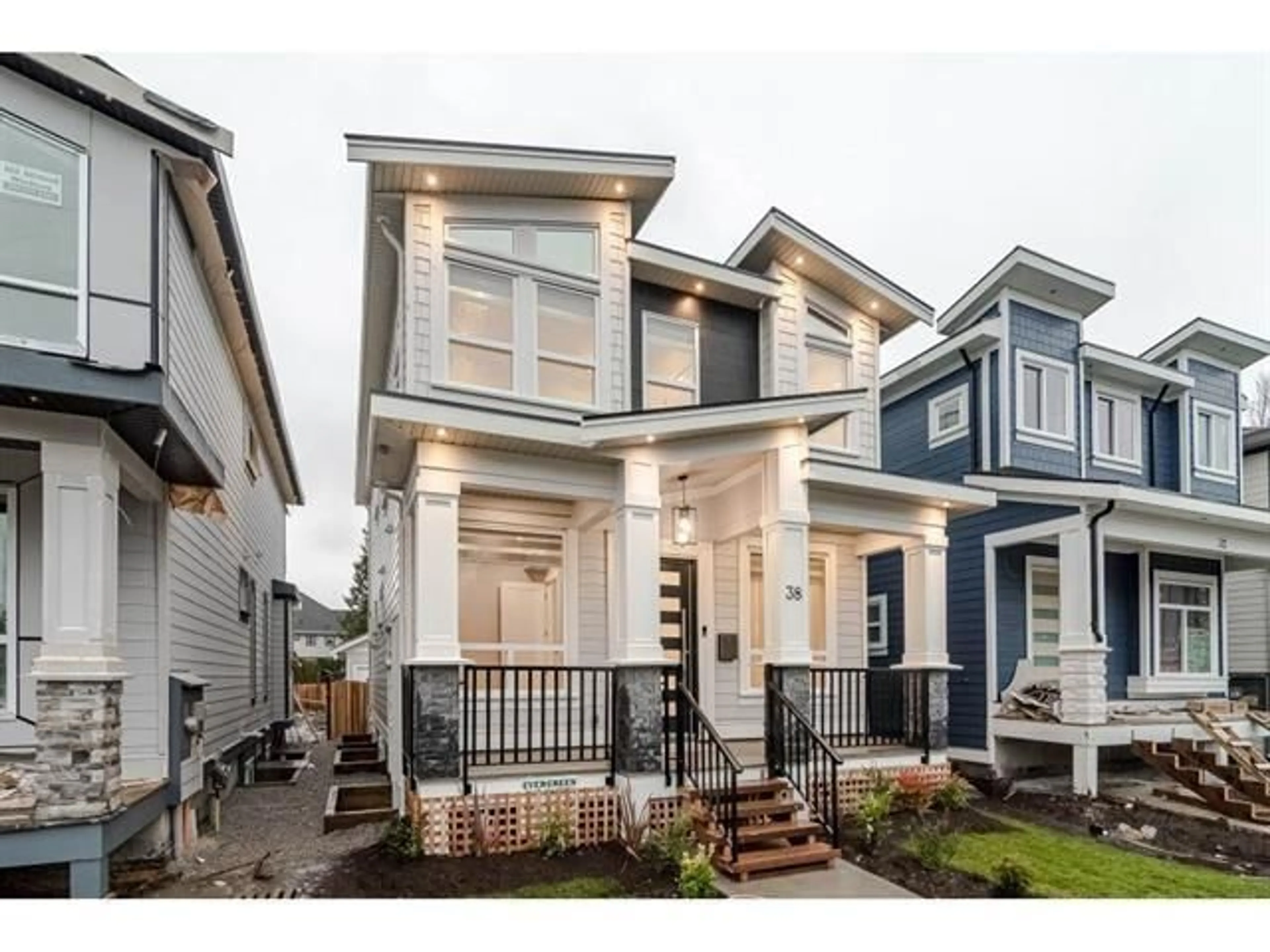 Home with vinyl exterior material, street for 38 172, Surrey British Columbia V3Z9R2