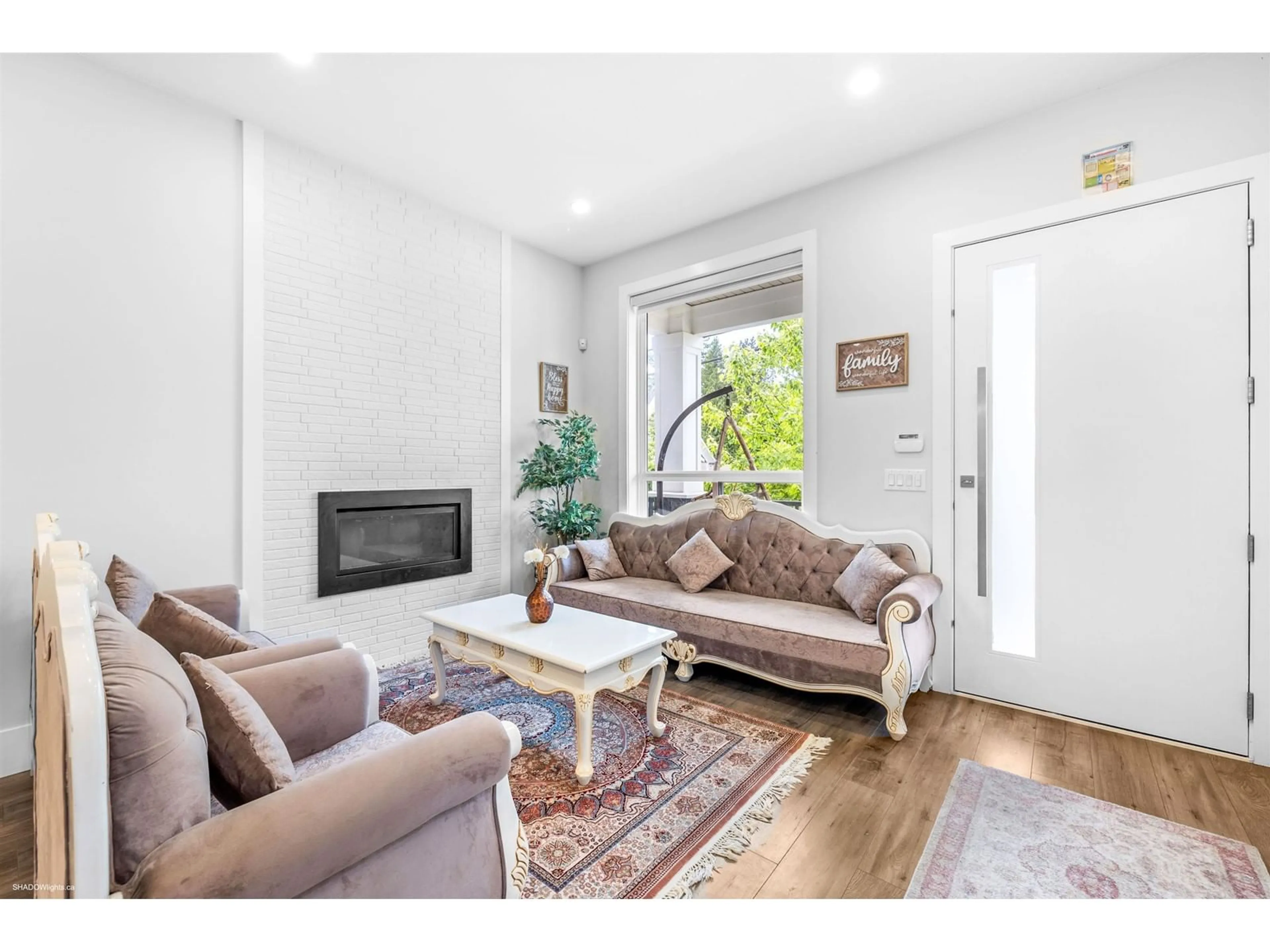 Living room with furniture, wood/laminate floor for 38 172, Surrey British Columbia V3Z9R2