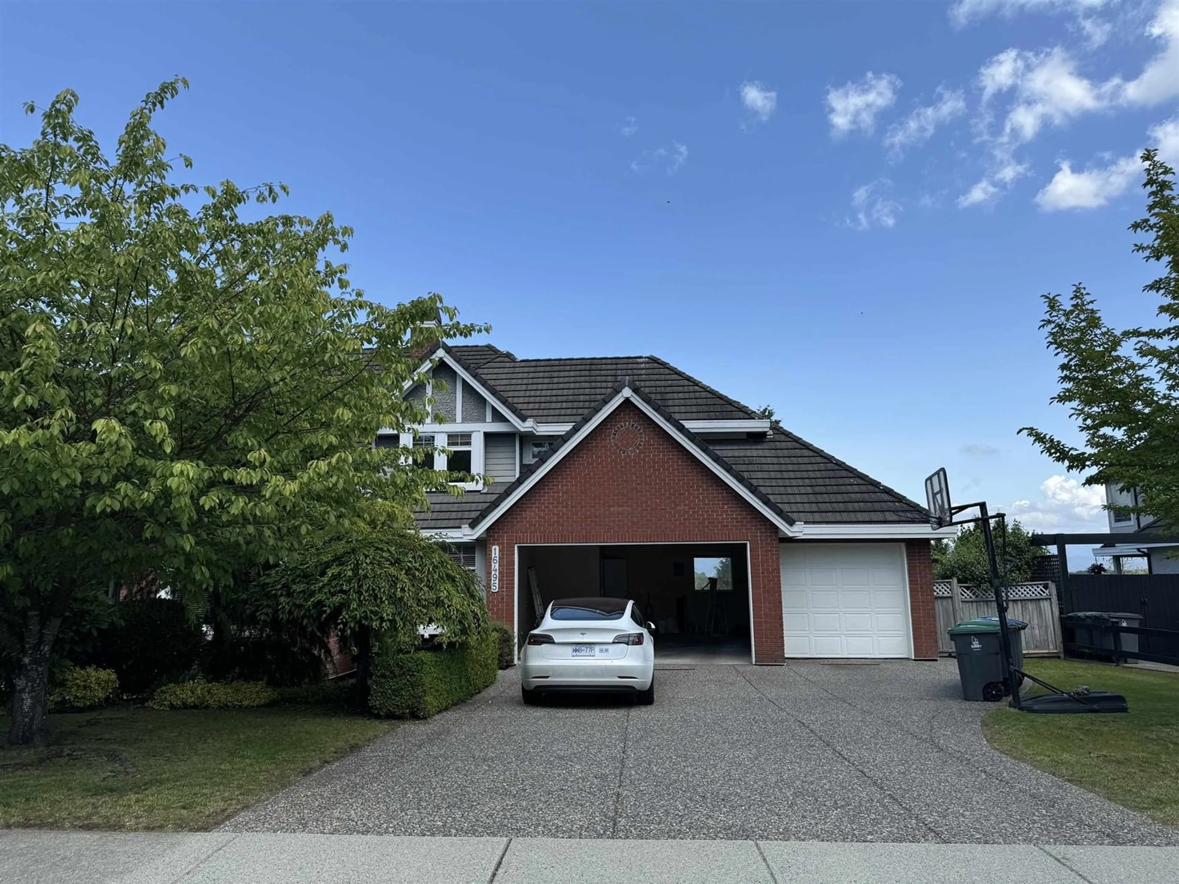 Unknown for 16495 111, Surrey British Columbia V4N5G7
