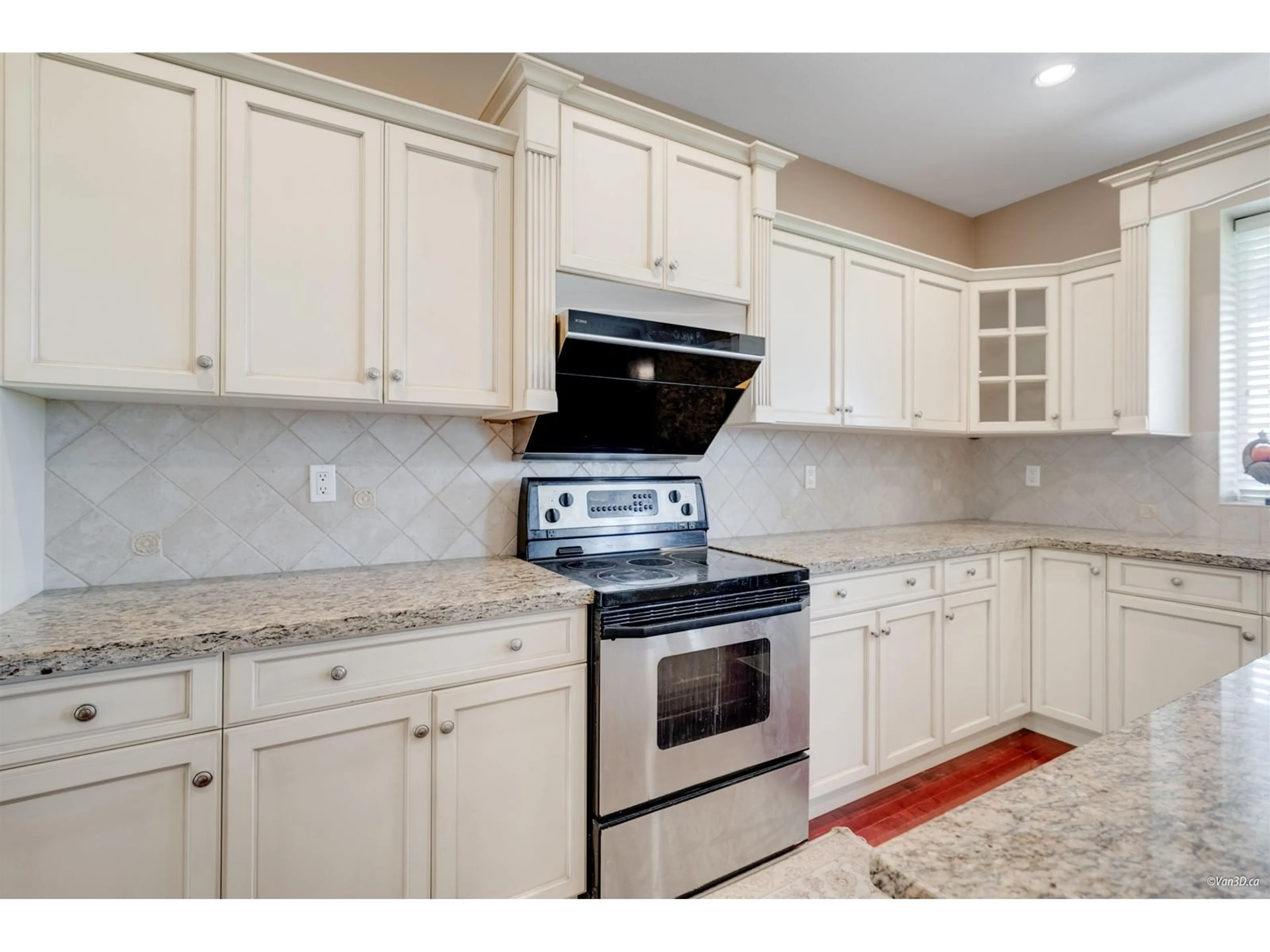 Standard kitchen, ceramic/tile floor for 16495 111, Surrey British Columbia V4N5G7