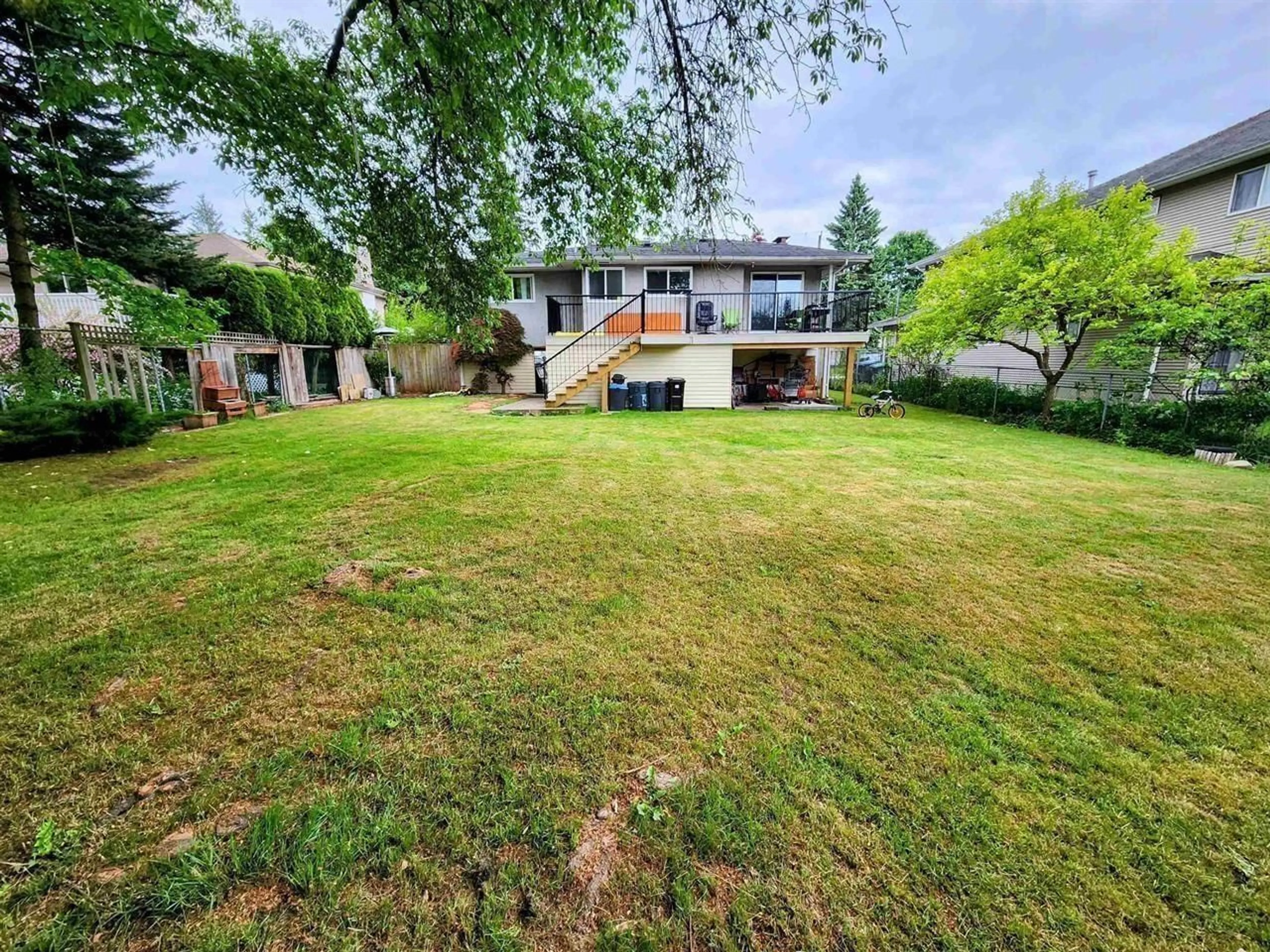 A pic from outside/outdoor area/front of a property/back of a property/a pic from drone, unknown for 14995 BLUEBIRD, Surrey British Columbia V3R4T8