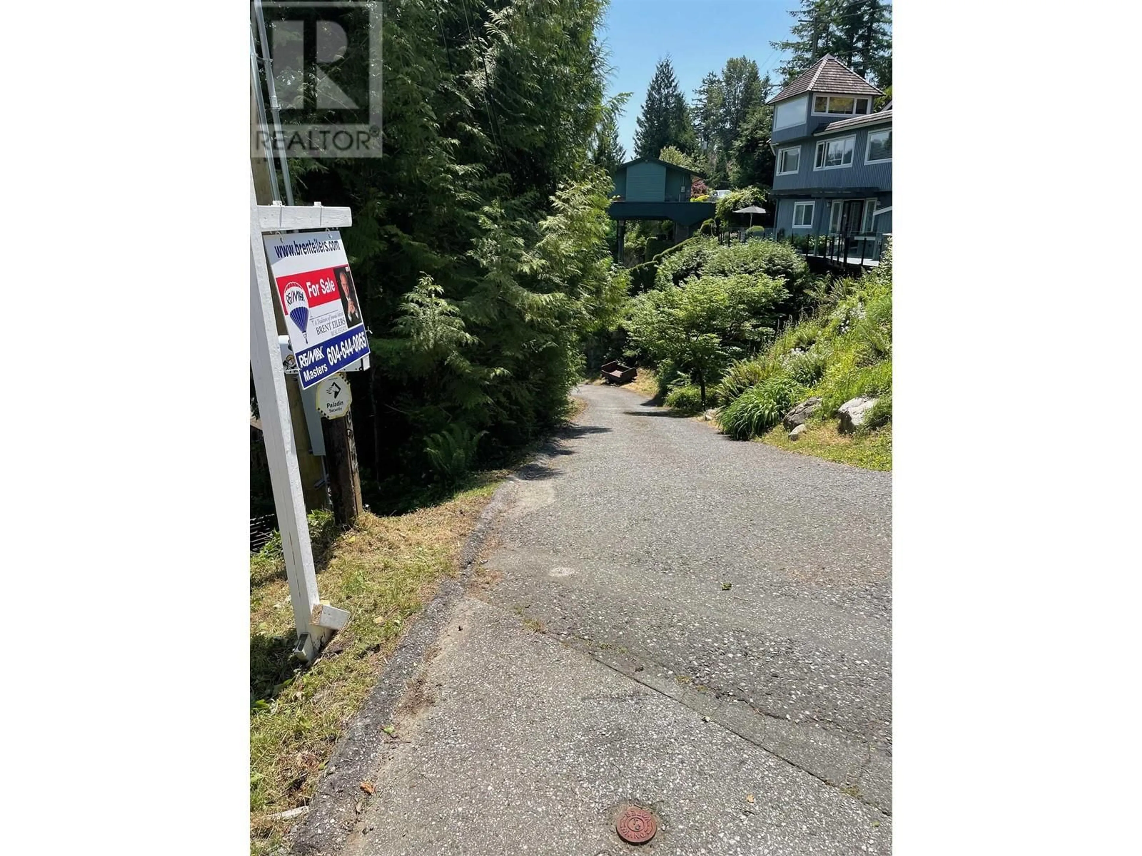 Parking for 1922 CARDINAL CRESCENT, North Vancouver British Columbia V7G1Y4