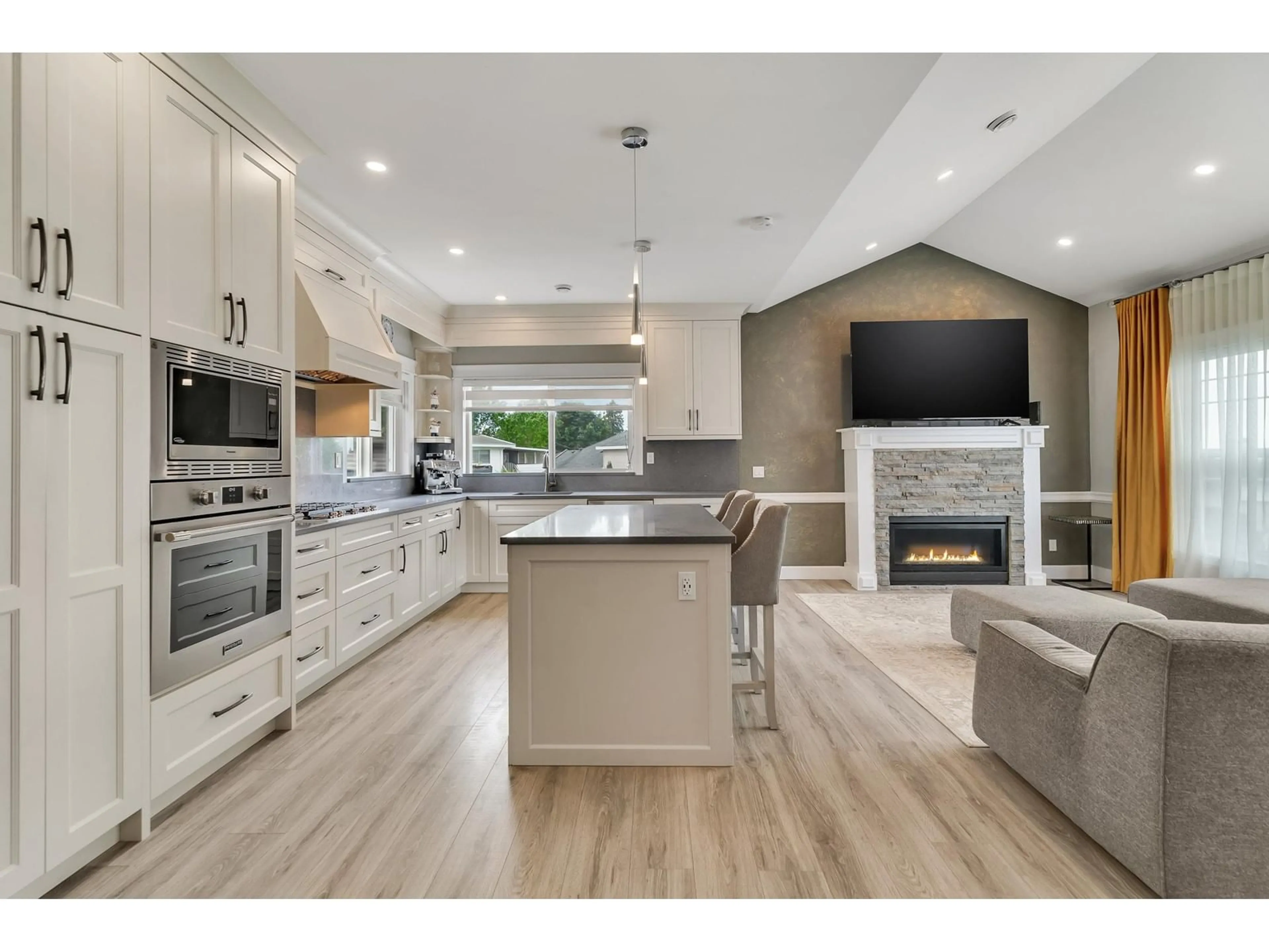 Open concept kitchen, unknown for 11554 92A, Delta British Columbia V4C3M7