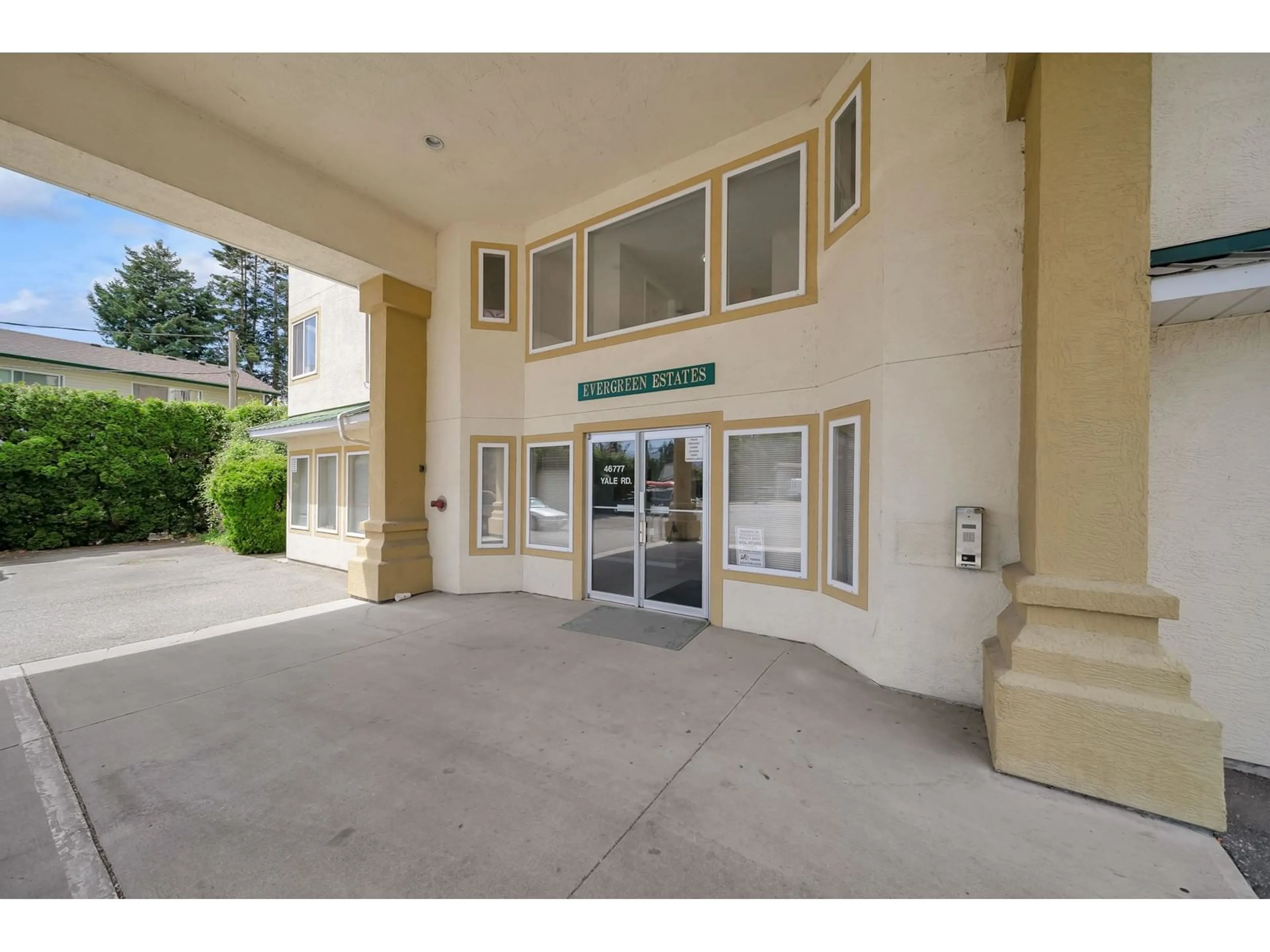 Indoor foyer for 202 - 46777 YALE ROAD, Chilliwack British Columbia V2P2S3
