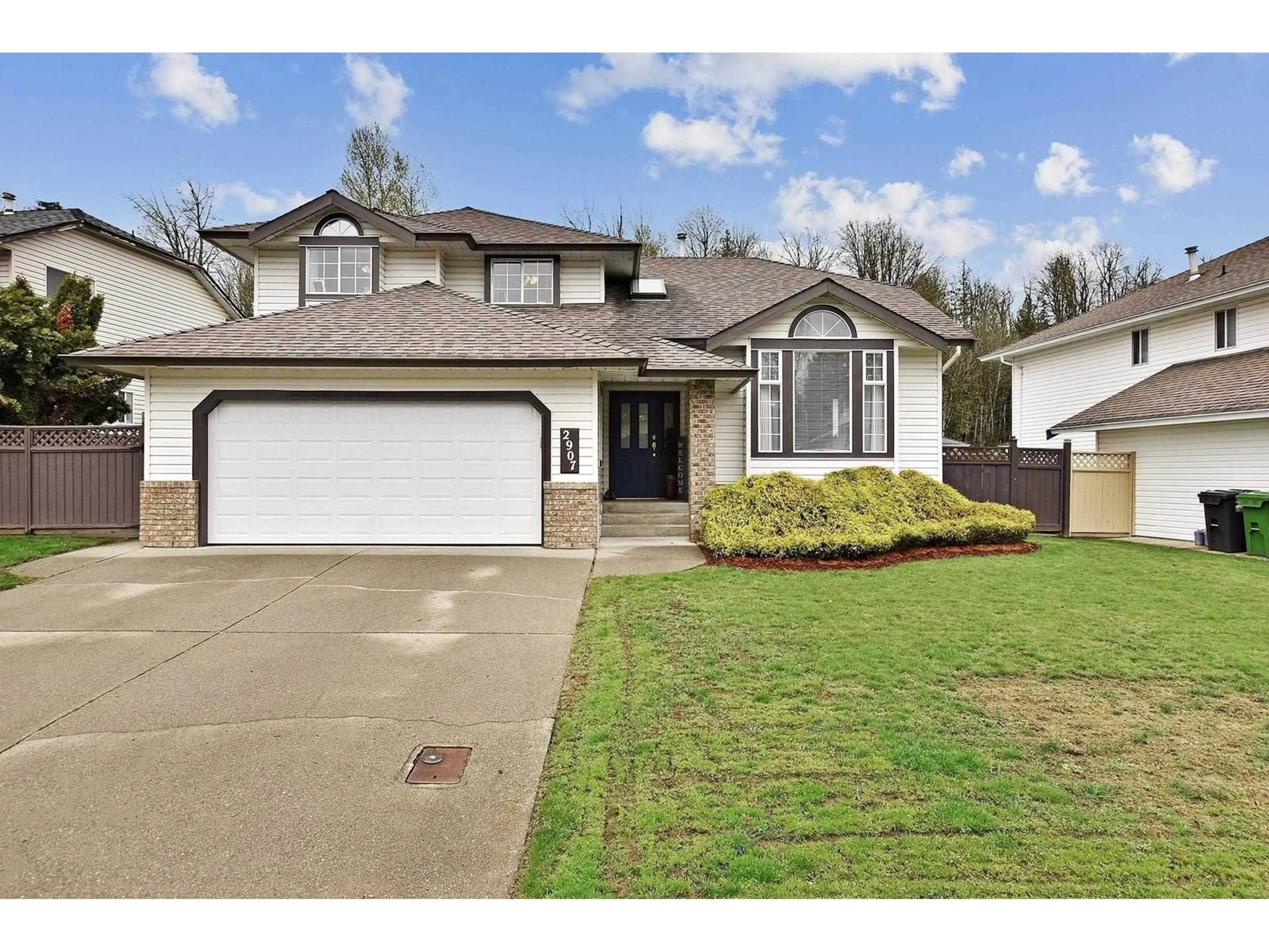 Home with vinyl exterior material, street for 2907 CROSSLEY, Abbotsford British Columbia V2T5H1