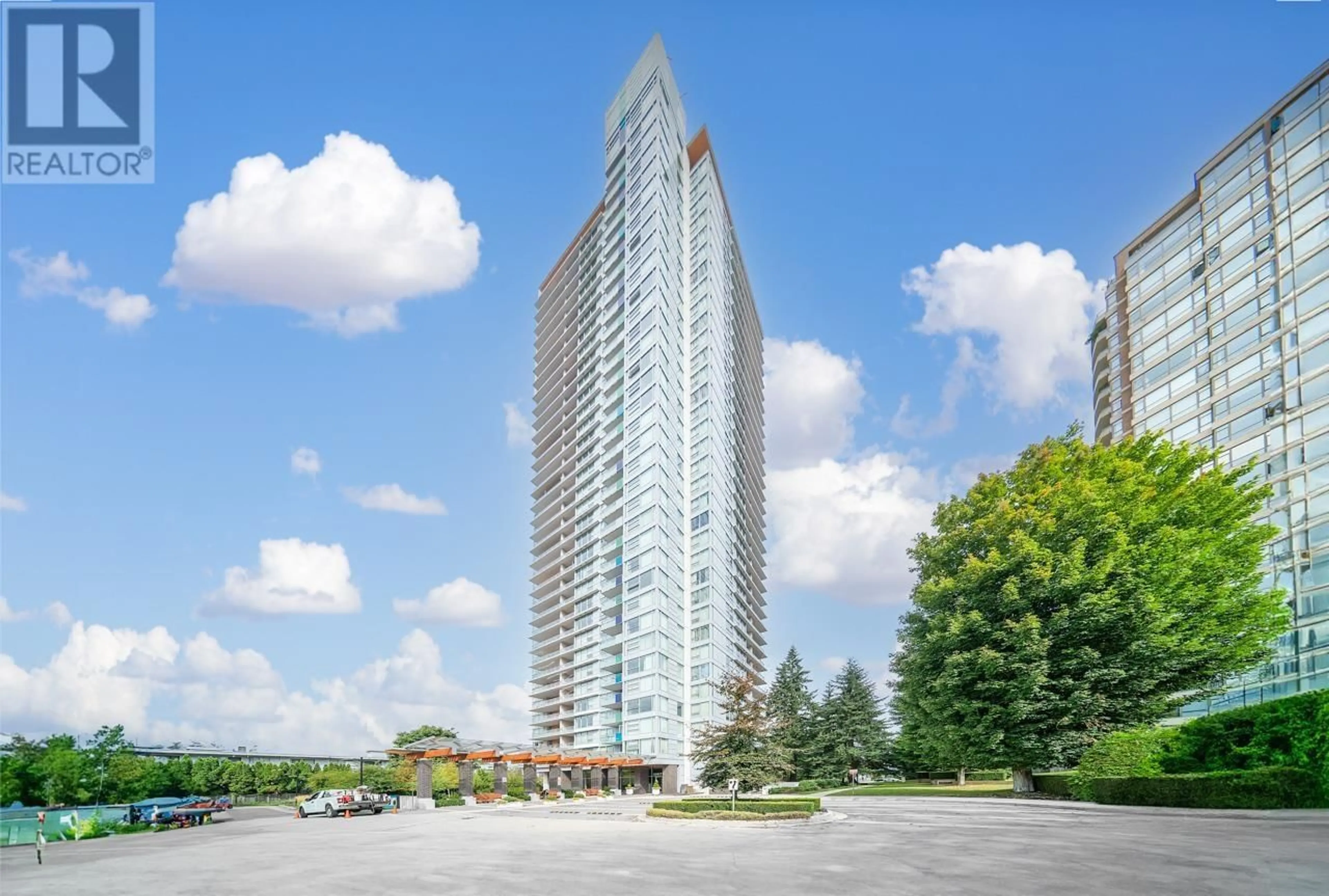 Indoor foyer for 3902 - 5883 BARKER AVENUE, Burnaby British Columbia V5H0G4