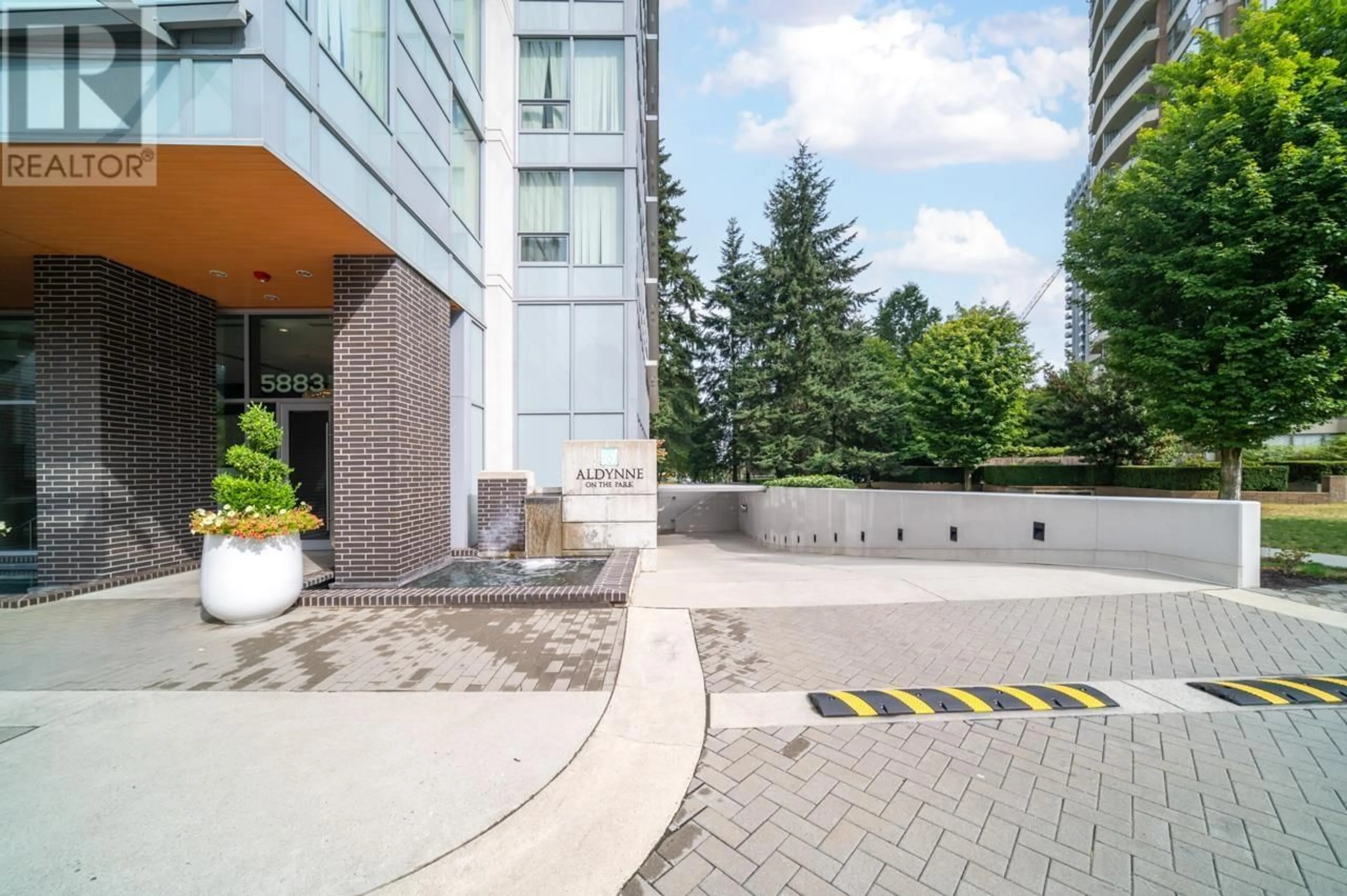 Patio, unknown for 3902 - 5883 BARKER AVENUE, Burnaby British Columbia V5H0G4