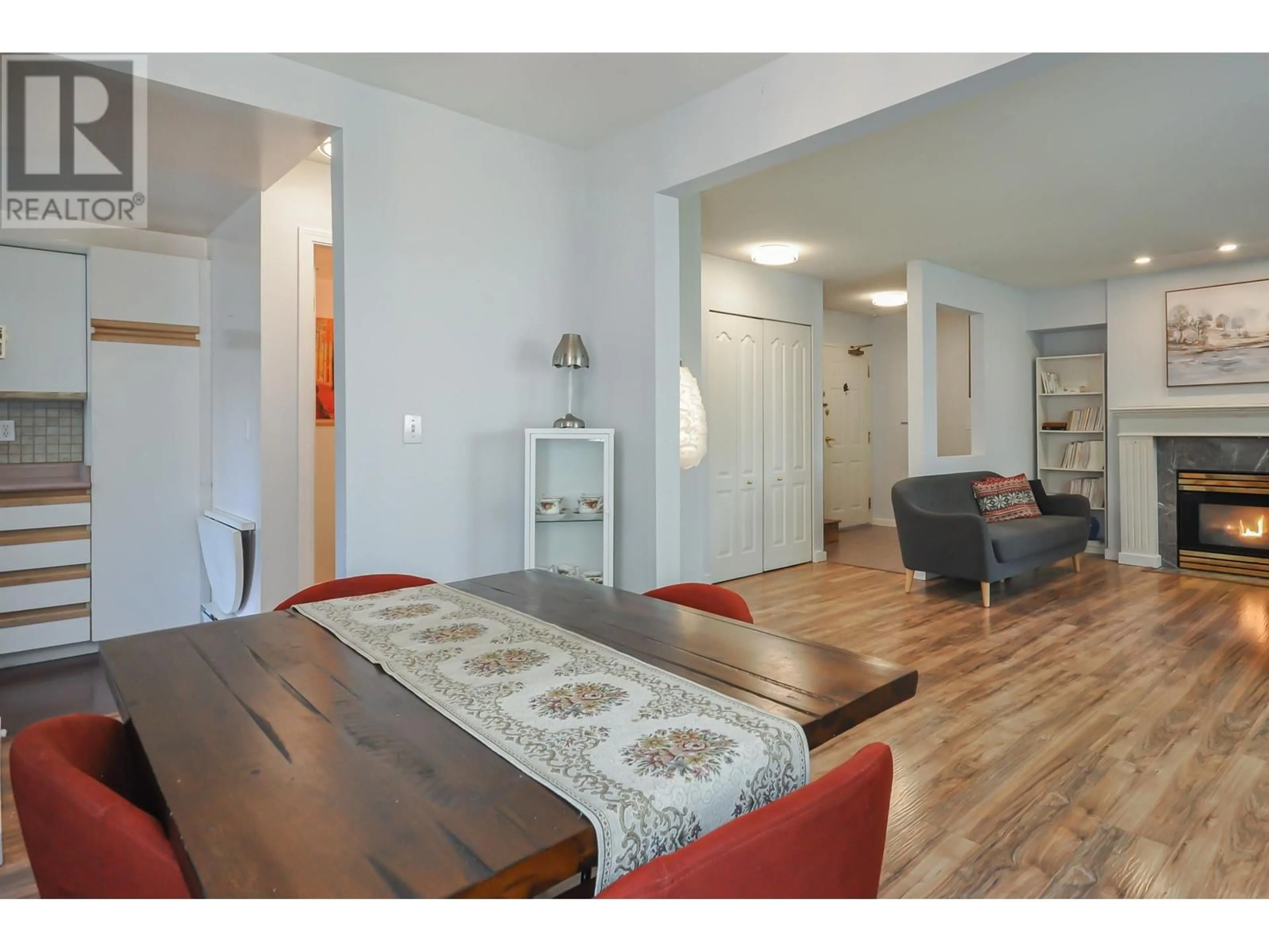 Living room with furniture, wood/laminate floor for 74 - 202 LAVAL STREET, Coquitlam British Columbia V3K6X6