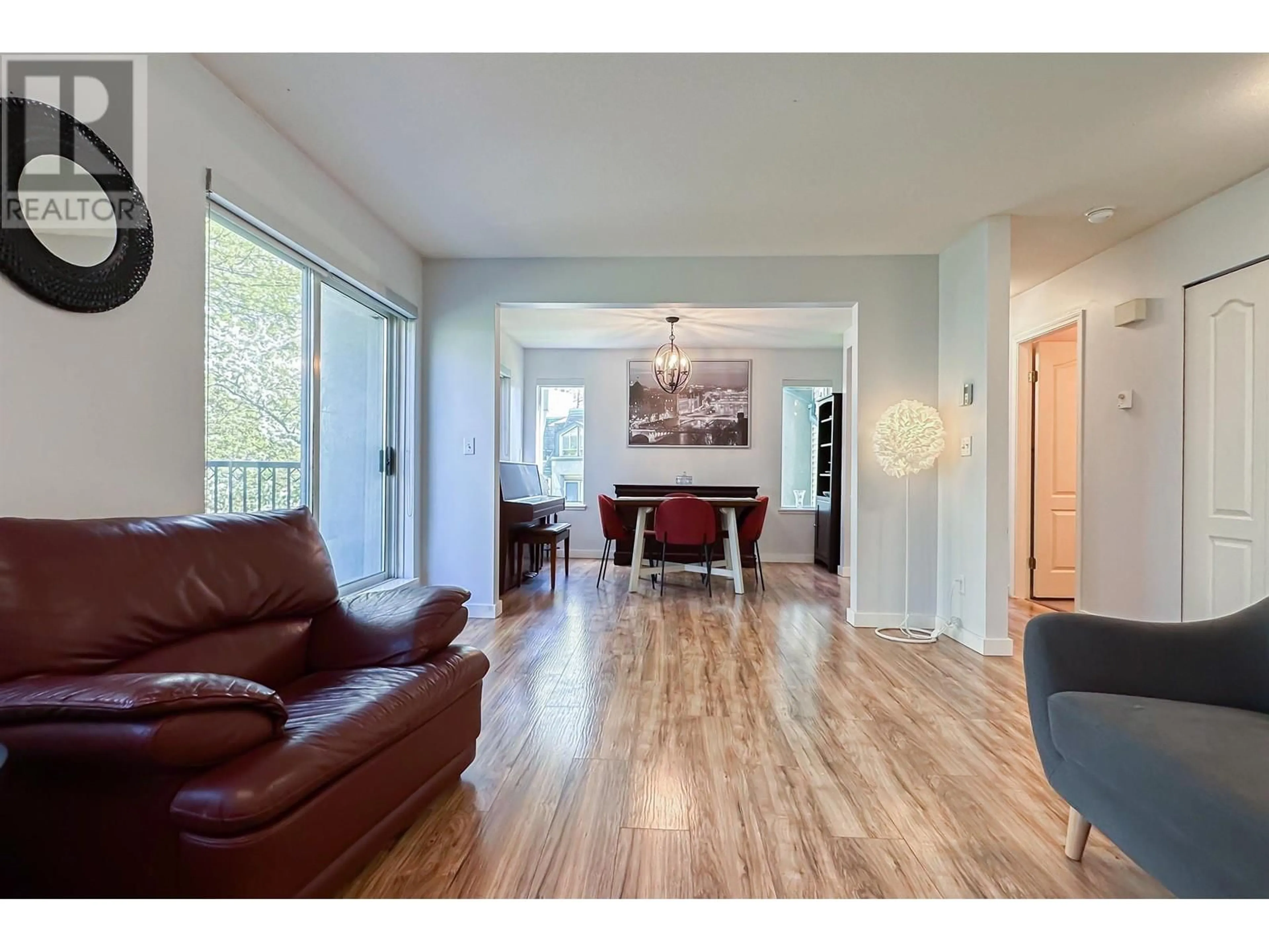 Living room with furniture, wood/laminate floor for 74 - 202 LAVAL STREET, Coquitlam British Columbia V3K6X6