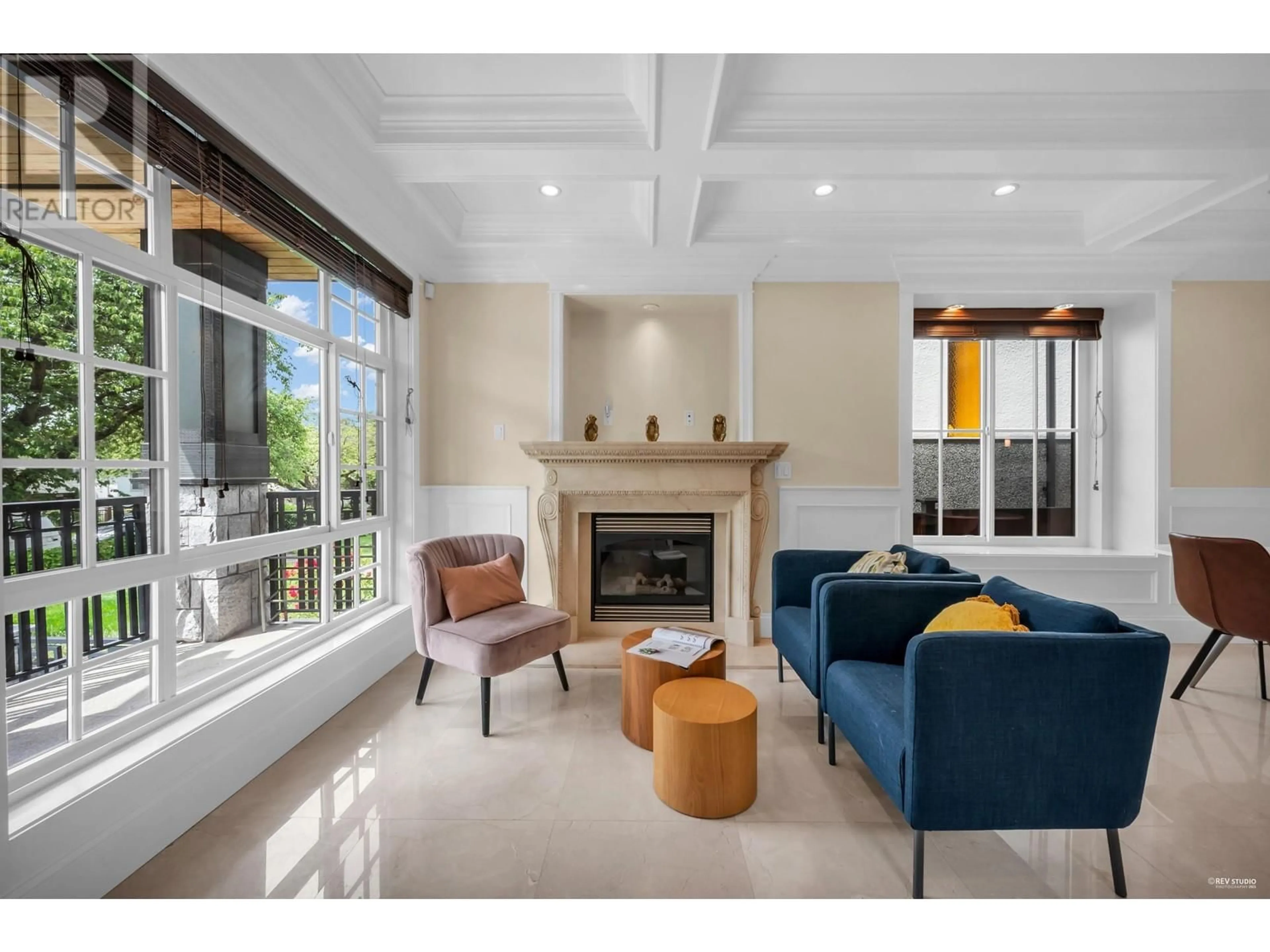 Living room with furniture, ceramic/tile floor for 2663 6TH AVENUE, Vancouver British Columbia V5M1R4