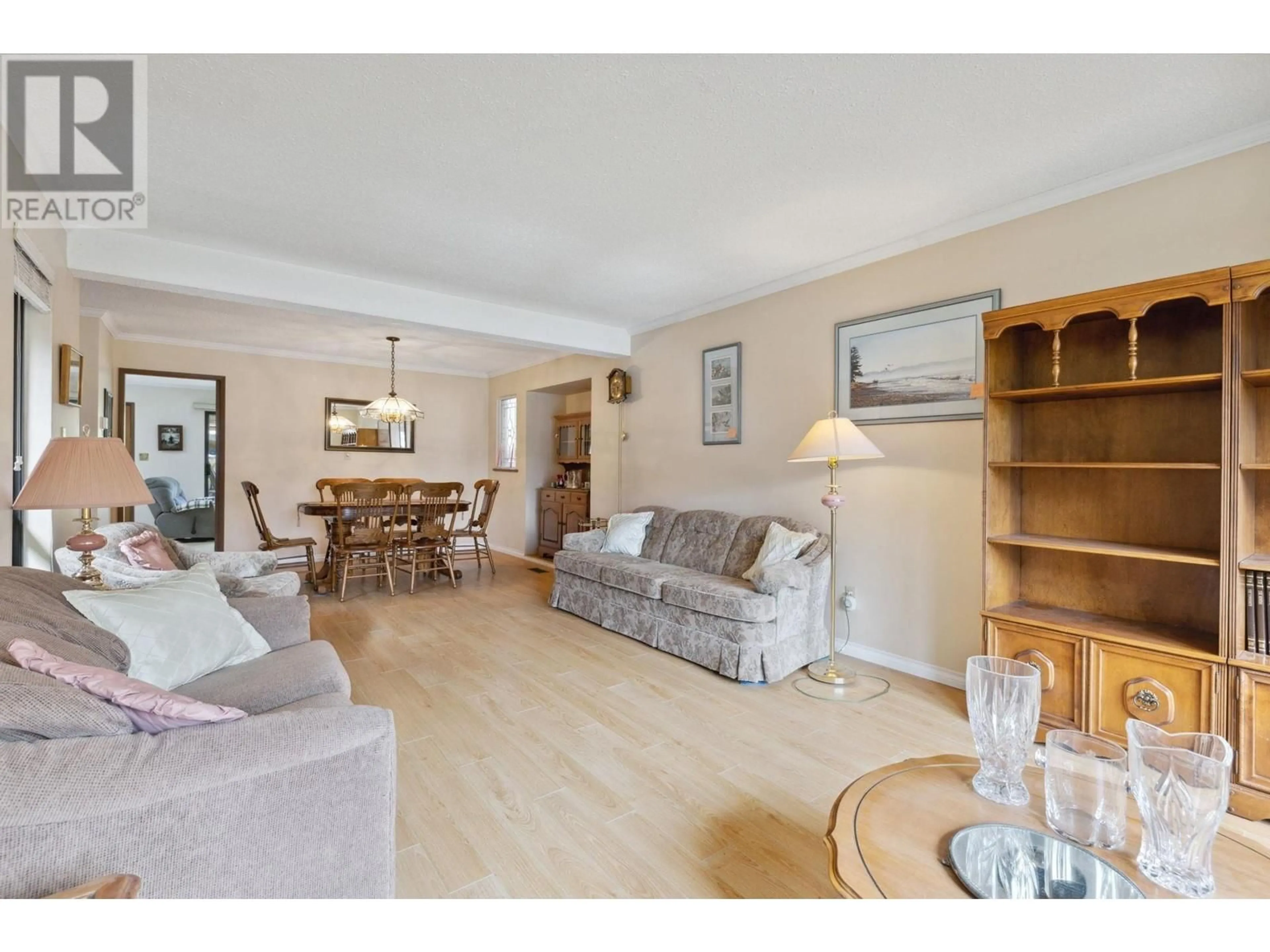 Living room with furniture, wood/laminate floor for 193 67 STREET, Delta British Columbia V4L1M2