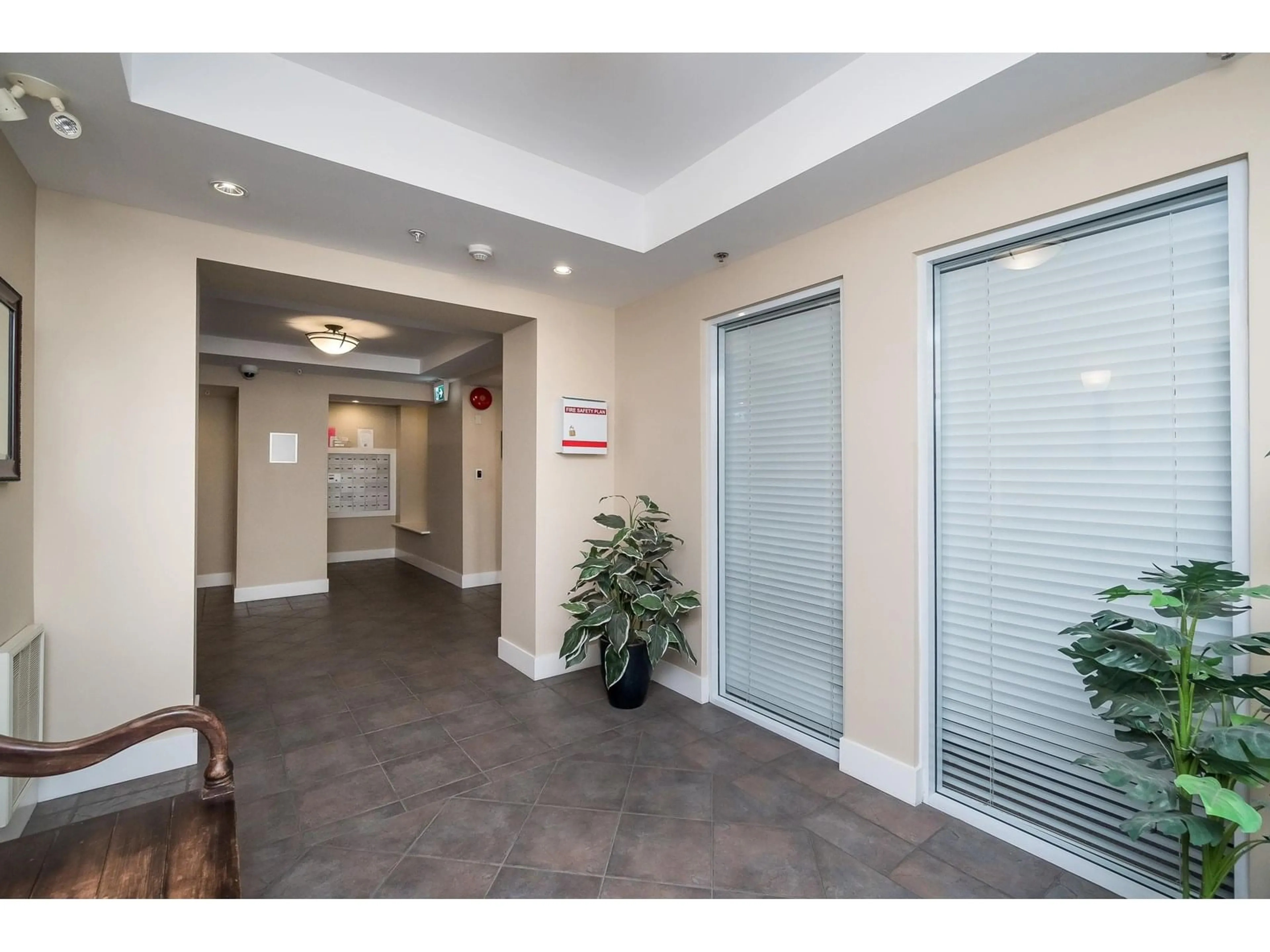 Indoor foyer for 304 - 15392 16A, Surrey British Columbia V4A1S9