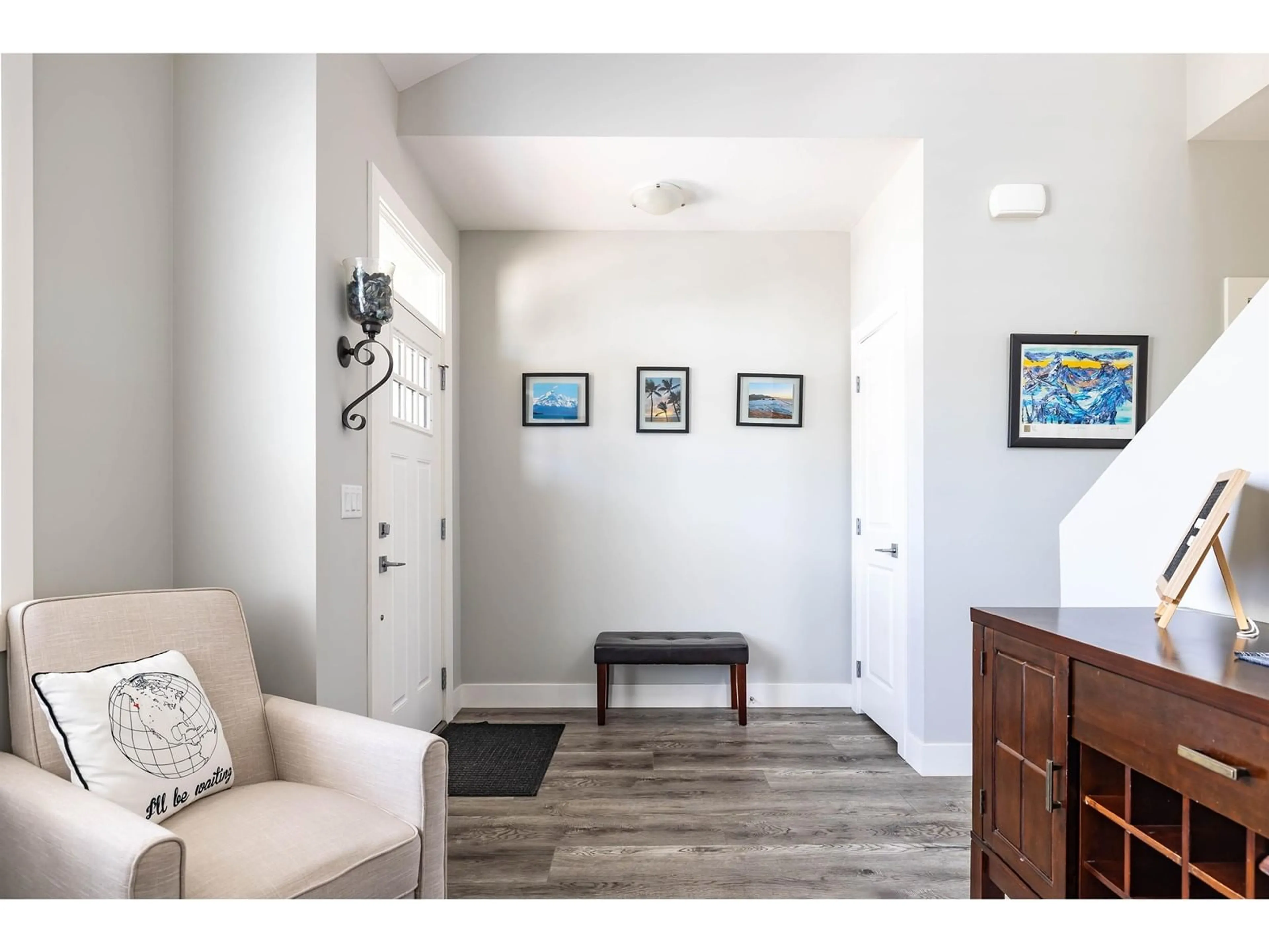 Indoor entryway for 32574 ROSS, Mission British Columbia V2V0G1