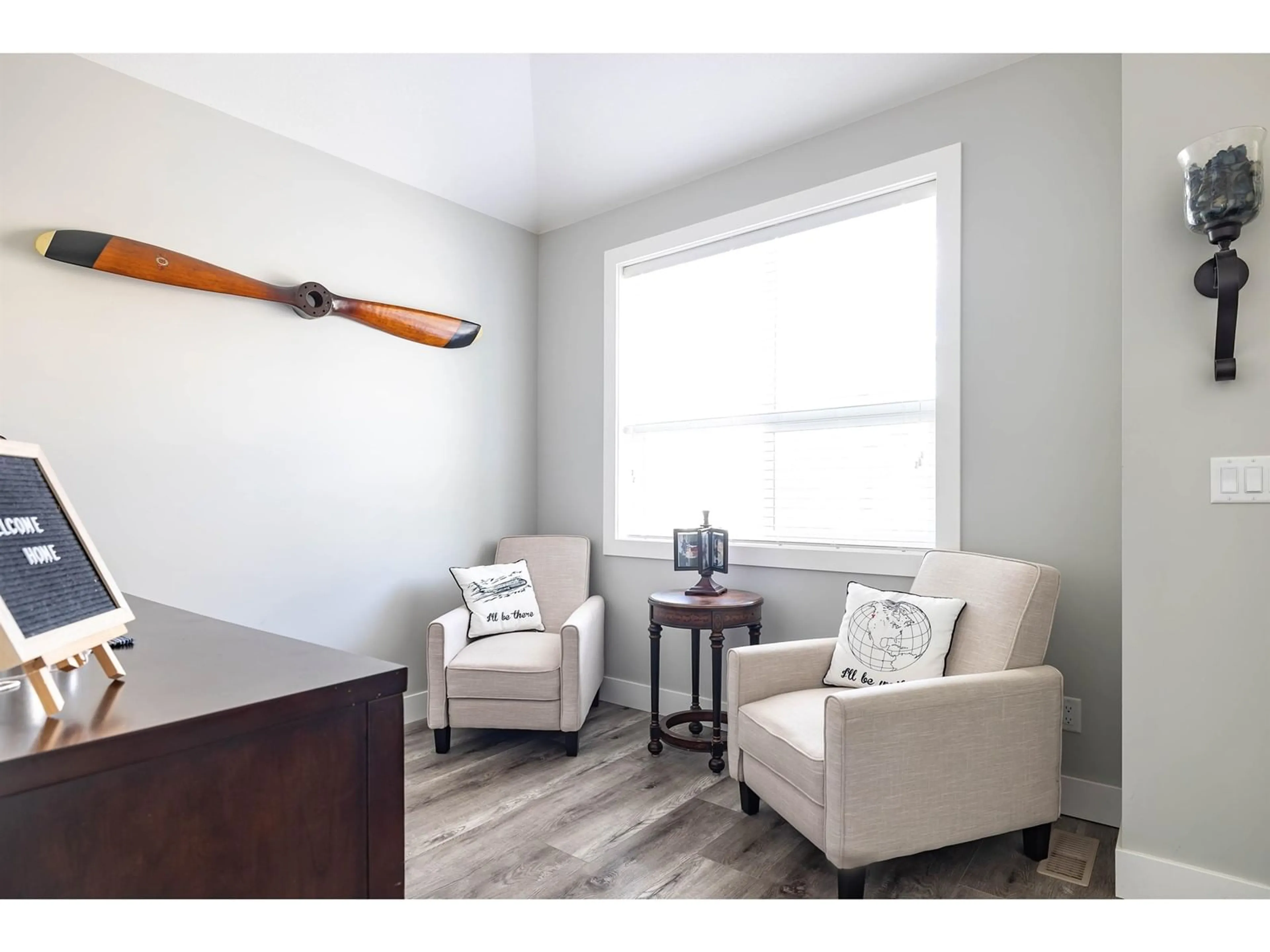 Living room with furniture, wood/laminate floor for 32574 ROSS, Mission British Columbia V2V0G1