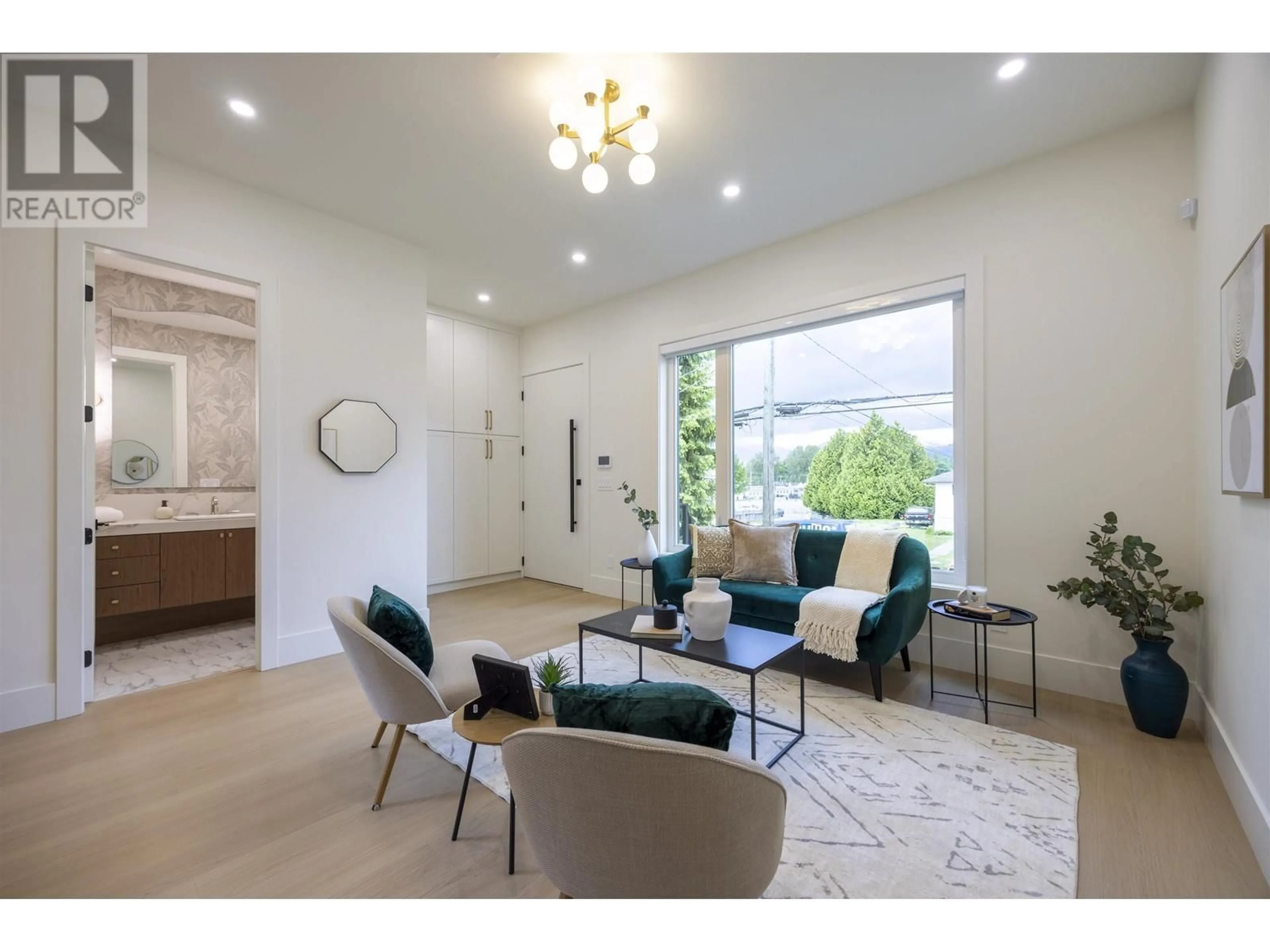 Living room with furniture, unknown for 2 - 6950 UNION STREET, Burnaby British Columbia V5B1X5