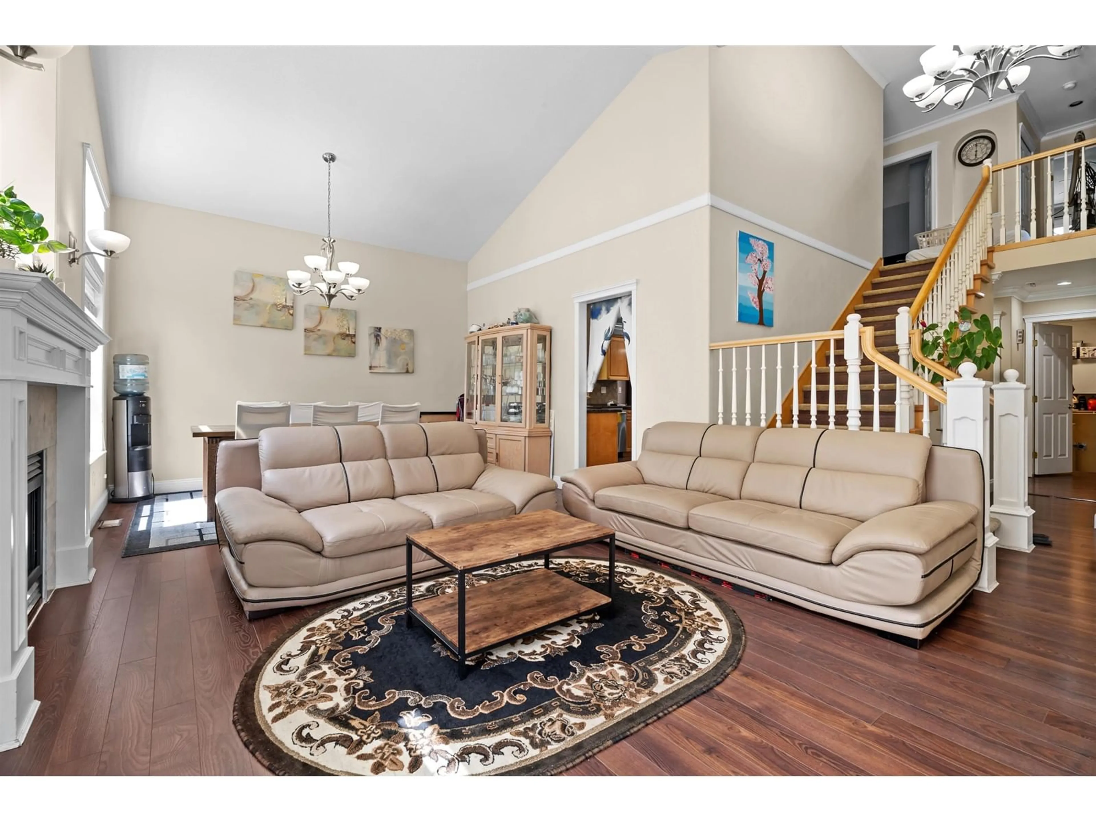 Living room with furniture, wood/laminate floor for 16208 93A, Surrey British Columbia V4N4Z9