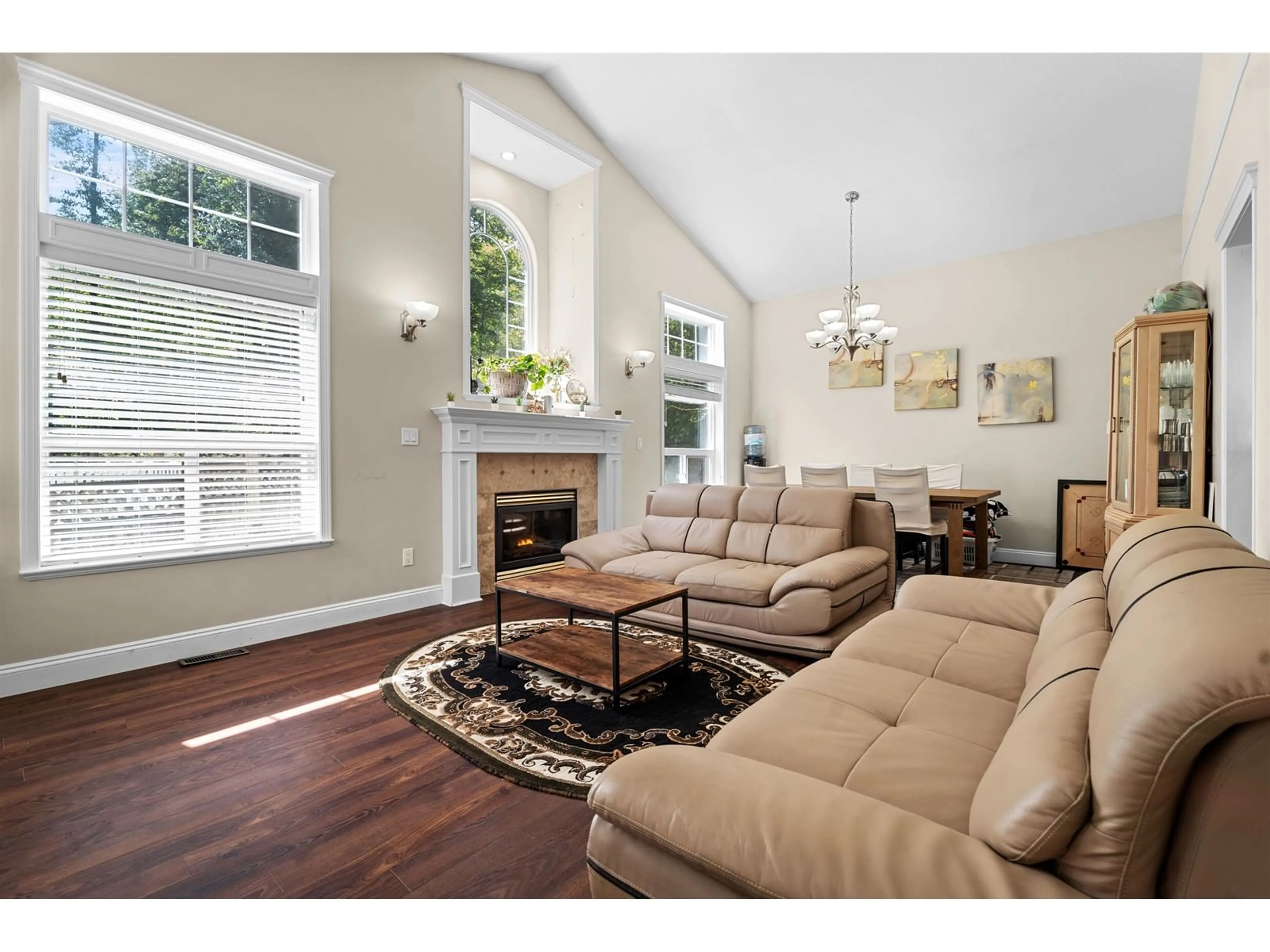 Living room with furniture, wood/laminate floor for 16208 93A, Surrey British Columbia V4N4Z9