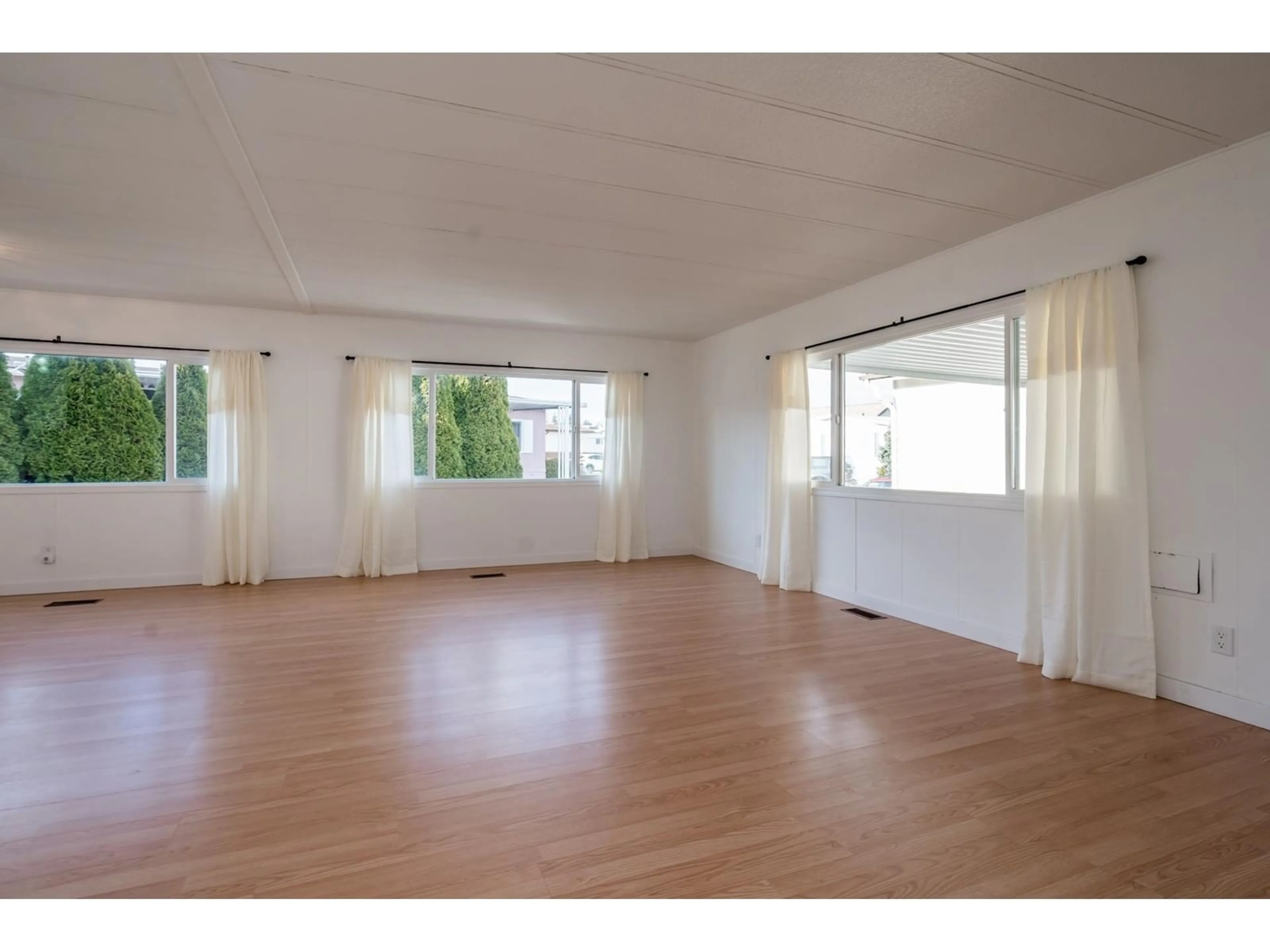 A pic of a room for 44 - 1640 162, Surrey British Columbia V4A6Y9