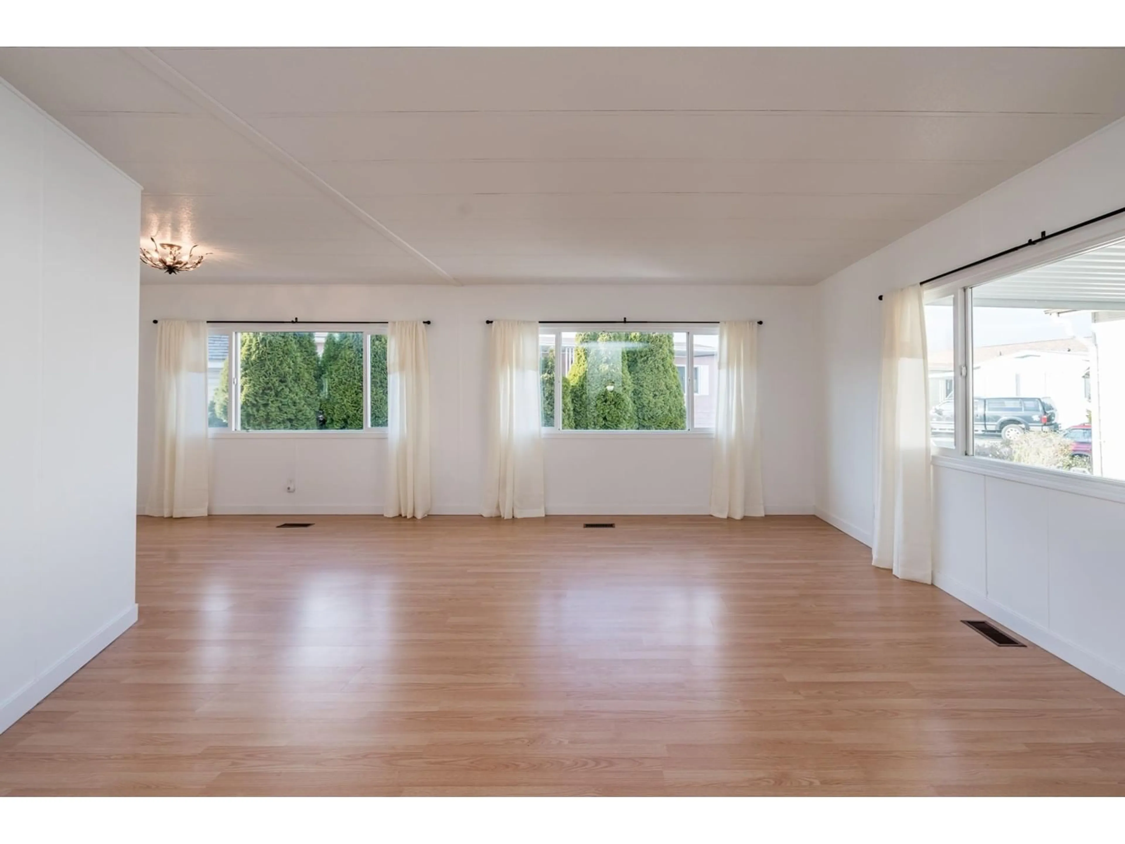 A pic of a room for 44 - 1640 162, Surrey British Columbia V4A6Y9