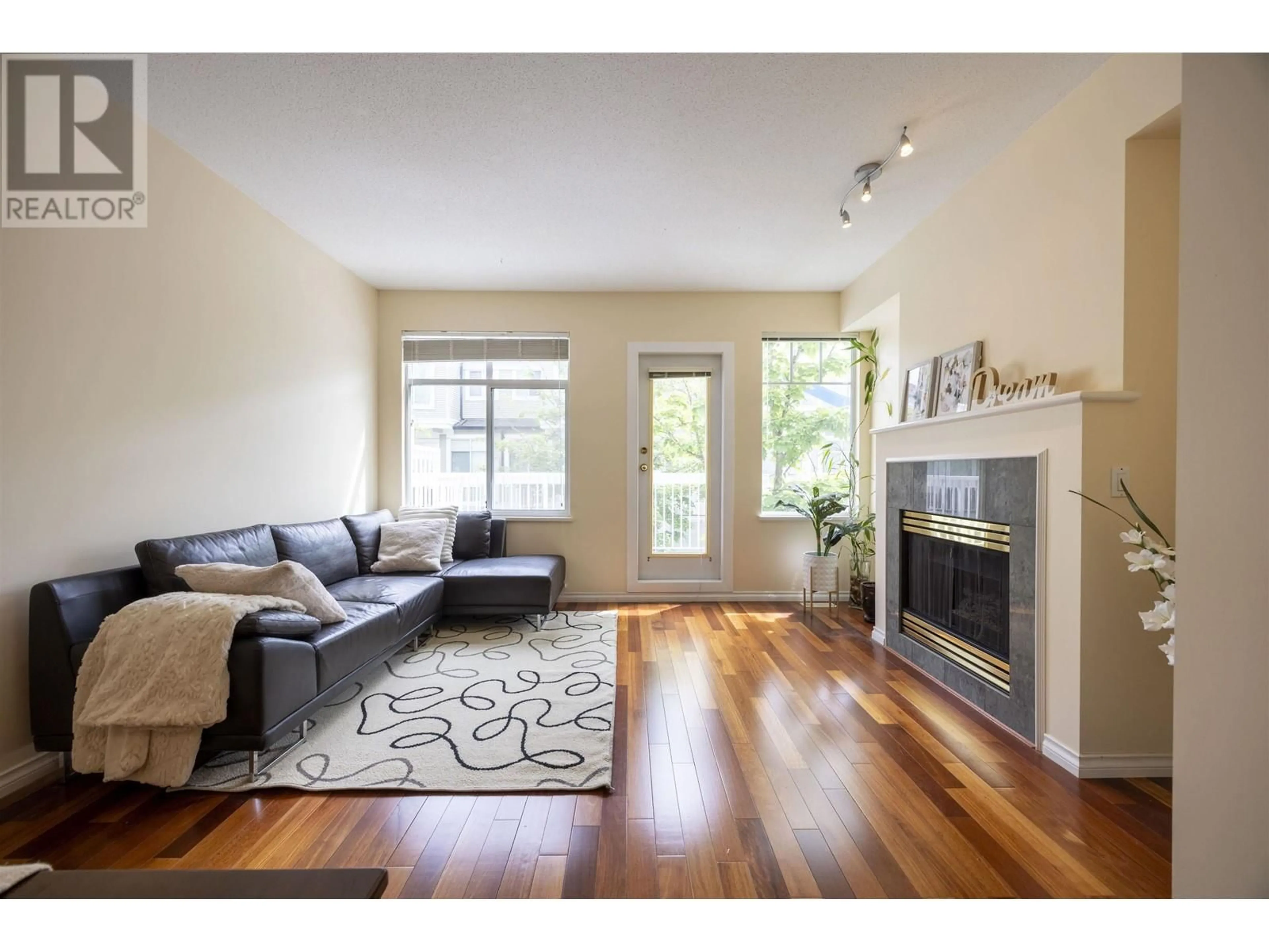 Living room with furniture, wood/laminate floor for 22 - 6333 NO. 1 ROAD, Richmond British Columbia V7C1T4