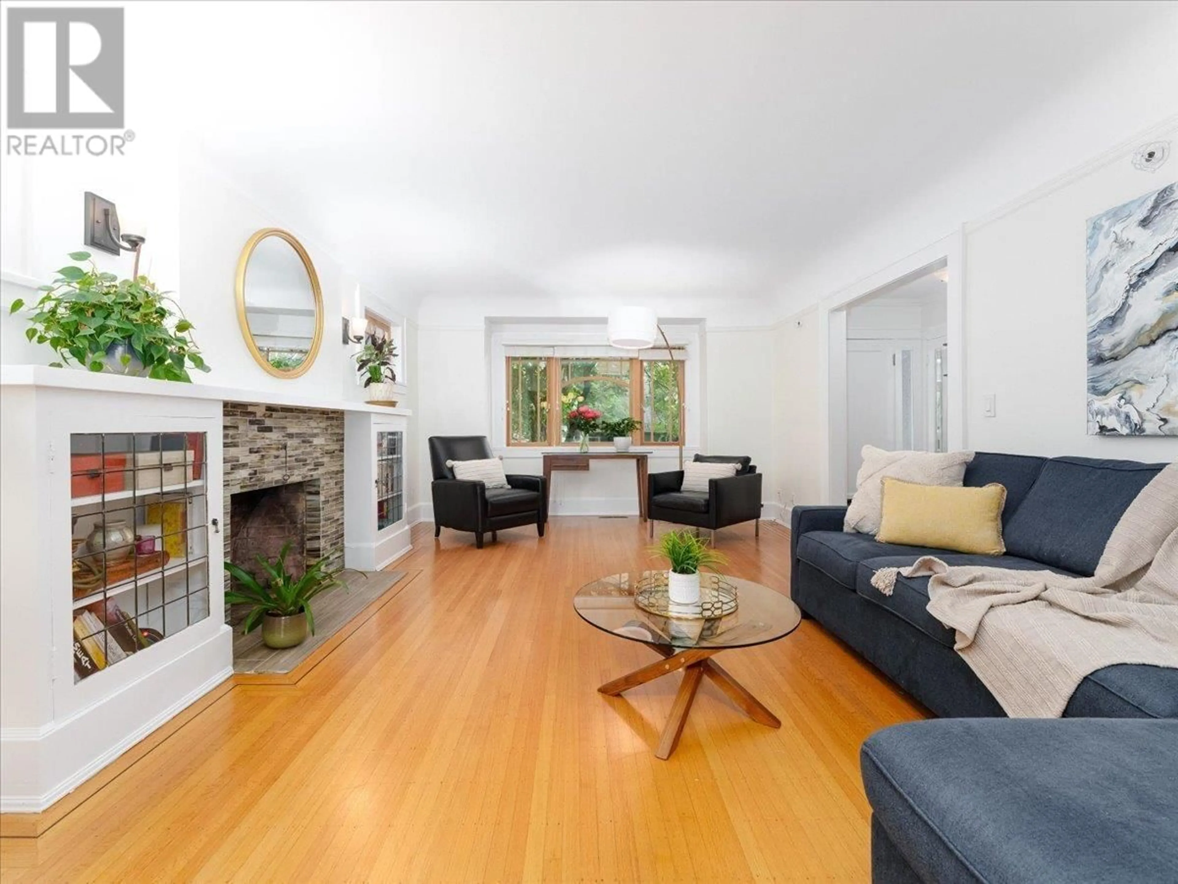Living room with furniture, wood/laminate floor for 2391 10TH AVENUE, Vancouver British Columbia V6K2J2