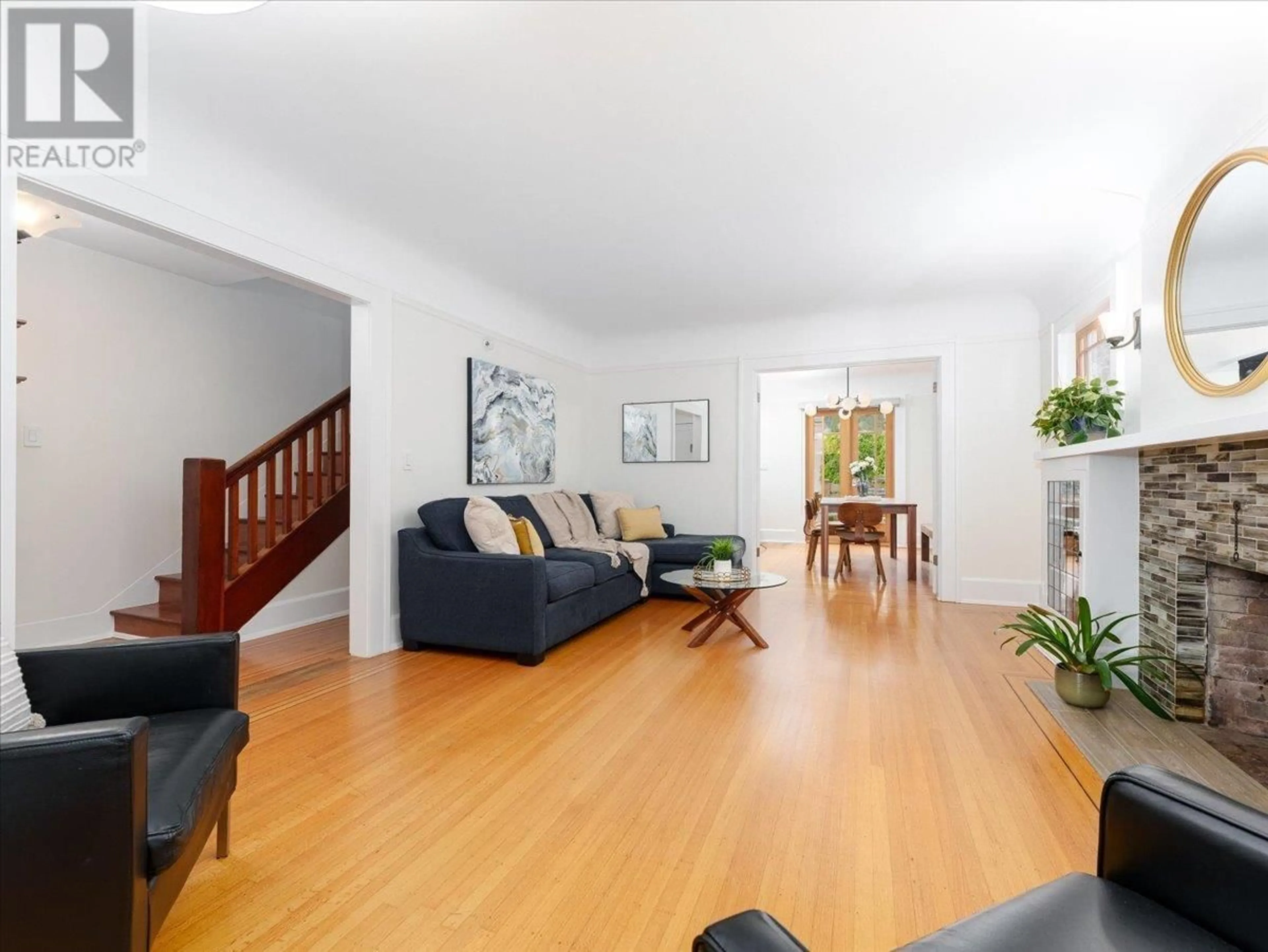 Living room with furniture, unknown for 2391 10TH AVENUE, Vancouver British Columbia V6K2J2