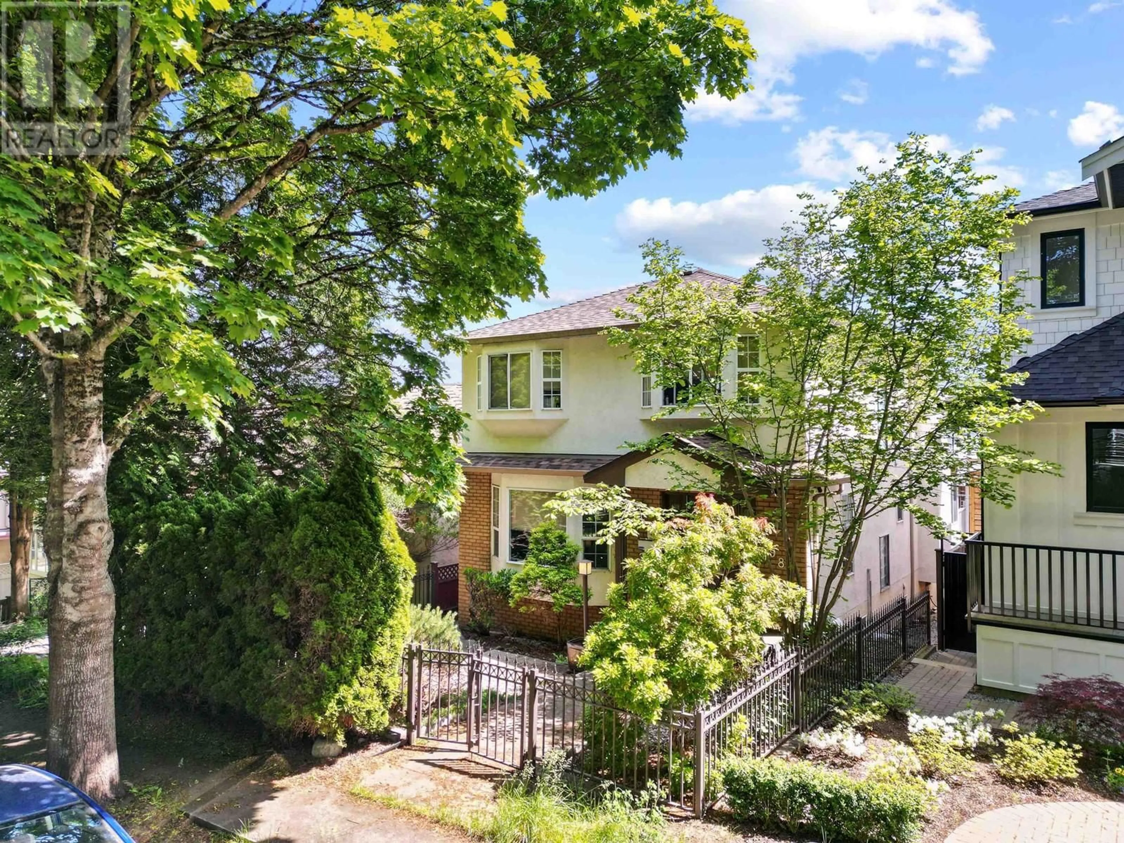 A pic from outside/outdoor area/front of a property/back of a property/a pic from drone, street for 4988 SHERBROOKE STREET, Vancouver British Columbia V5W3M2