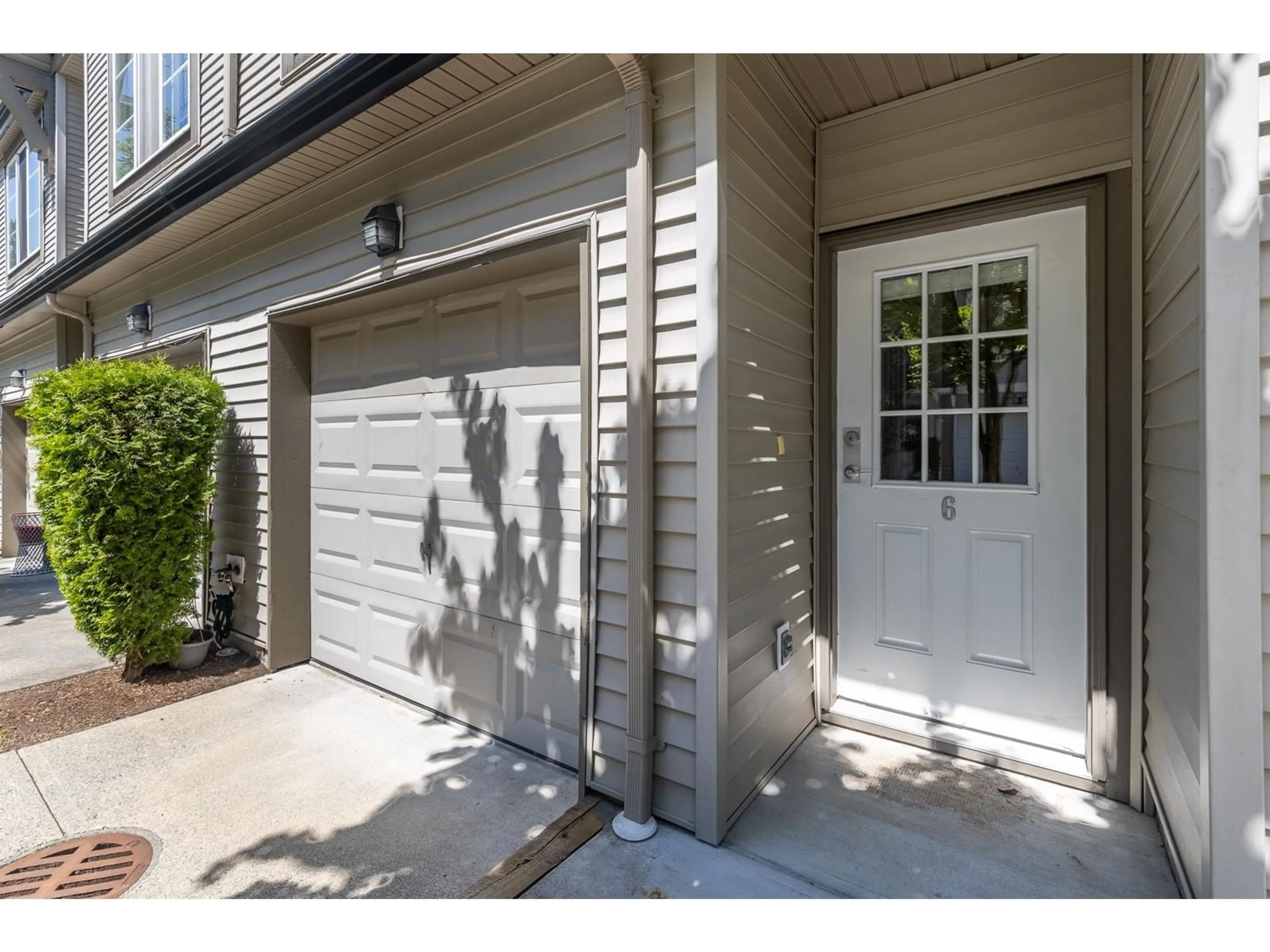 Indoor entryway for 6 - 15175 62A, Surrey British Columbia V3S1X1