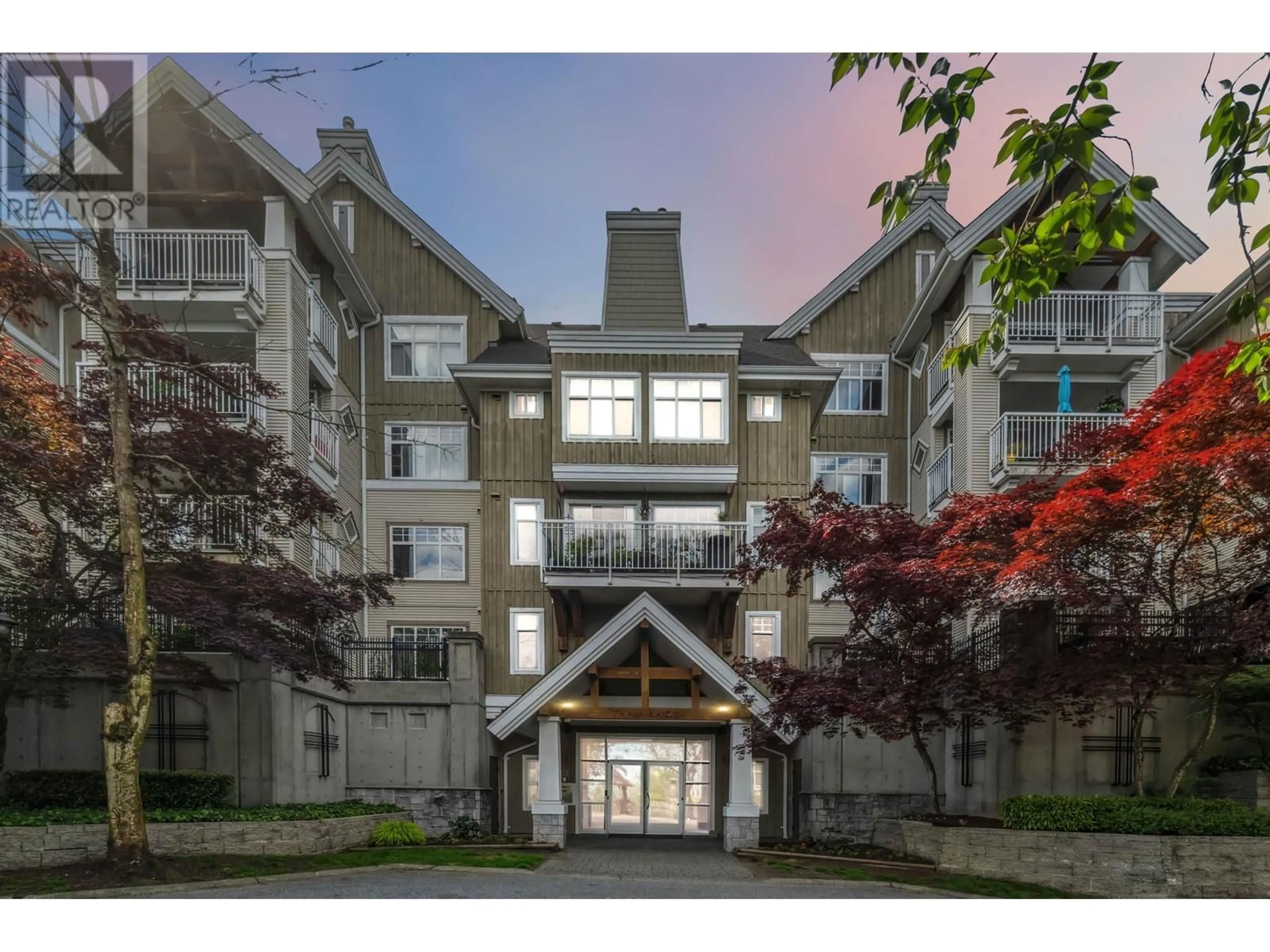 Indoor foyer for 311 - 1428 PARKWAY BOULEVARD, Coquitlam British Columbia V3E3L8