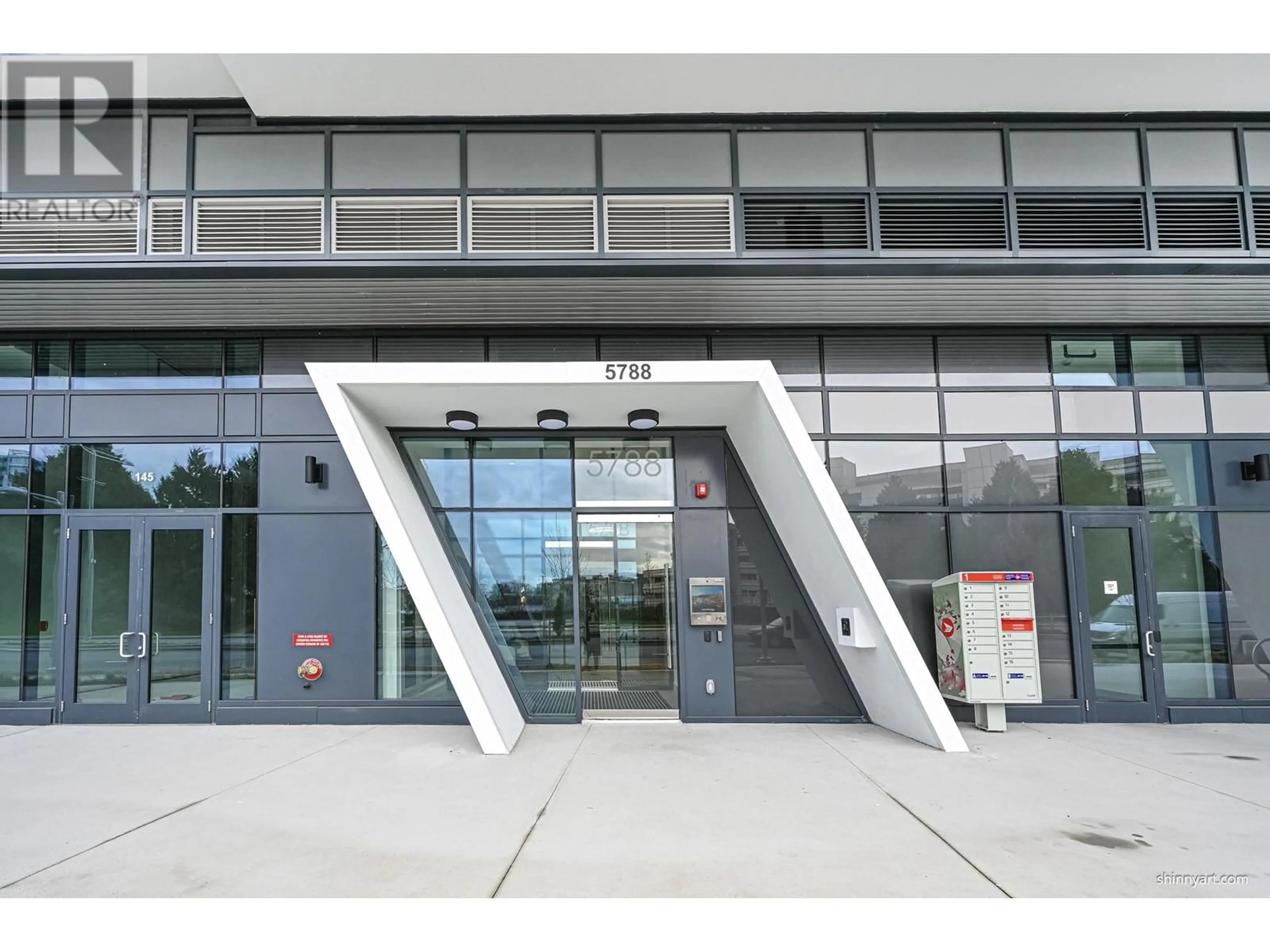 Indoor foyer for 1709 - 5788 GILBERT ROAD, Richmond British Columbia V7C0G1