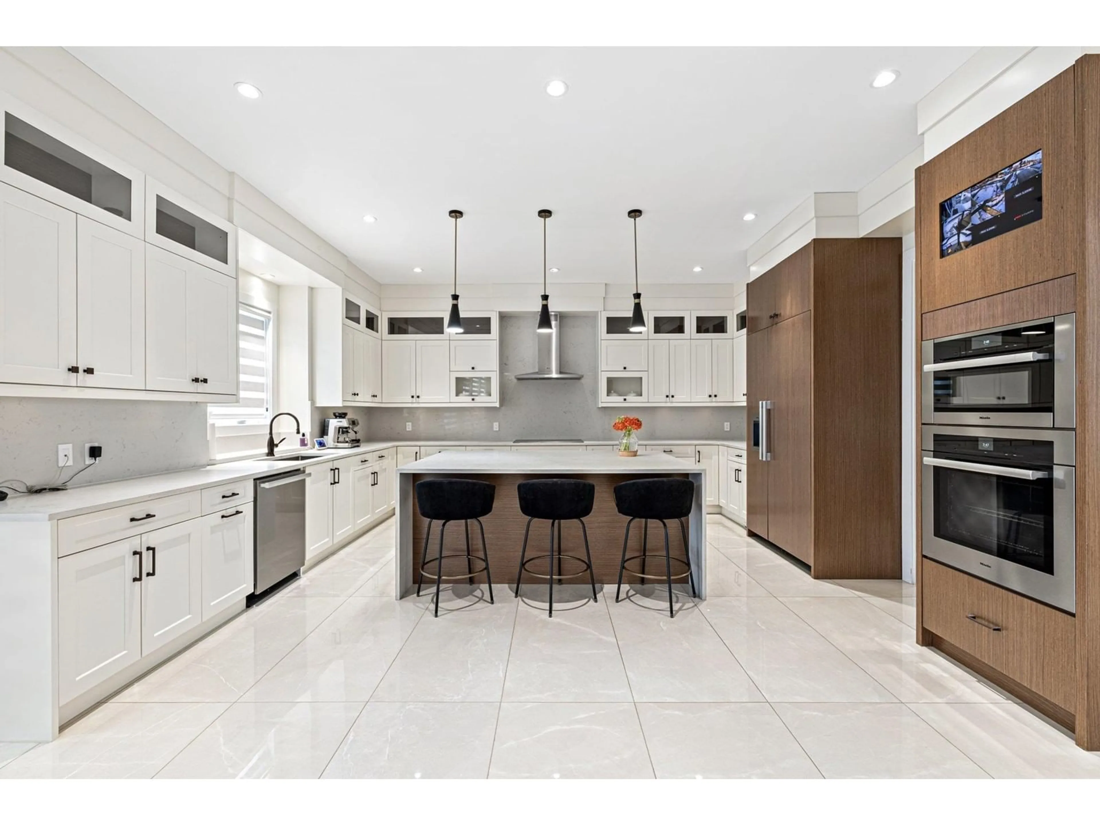 Contemporary kitchen, ceramic/tile floor for 14074 79, Surrey British Columbia V3W6A6