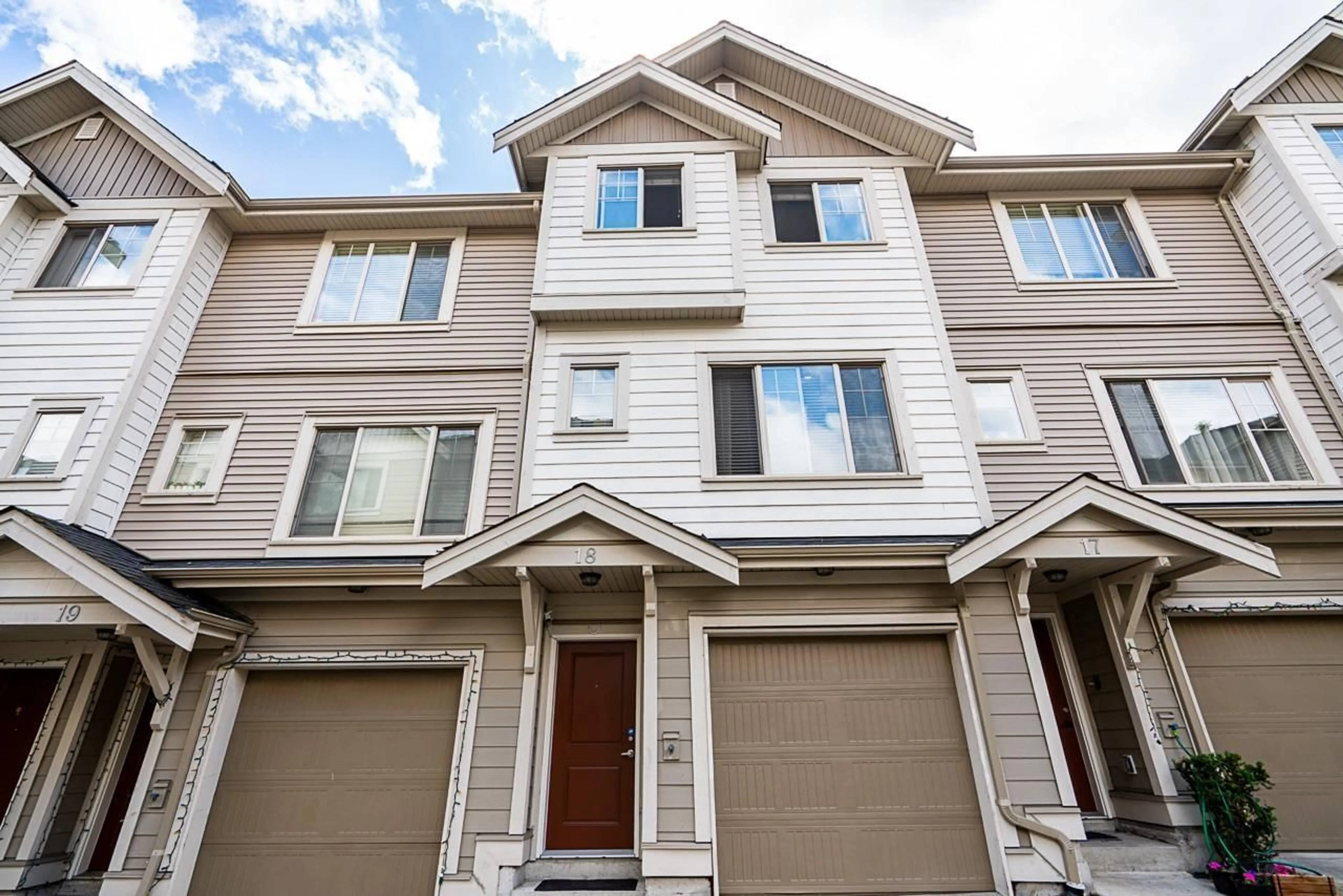 Home with vinyl exterior material, street for 18 - 19097 64, Surrey British Columbia V3S6X5
