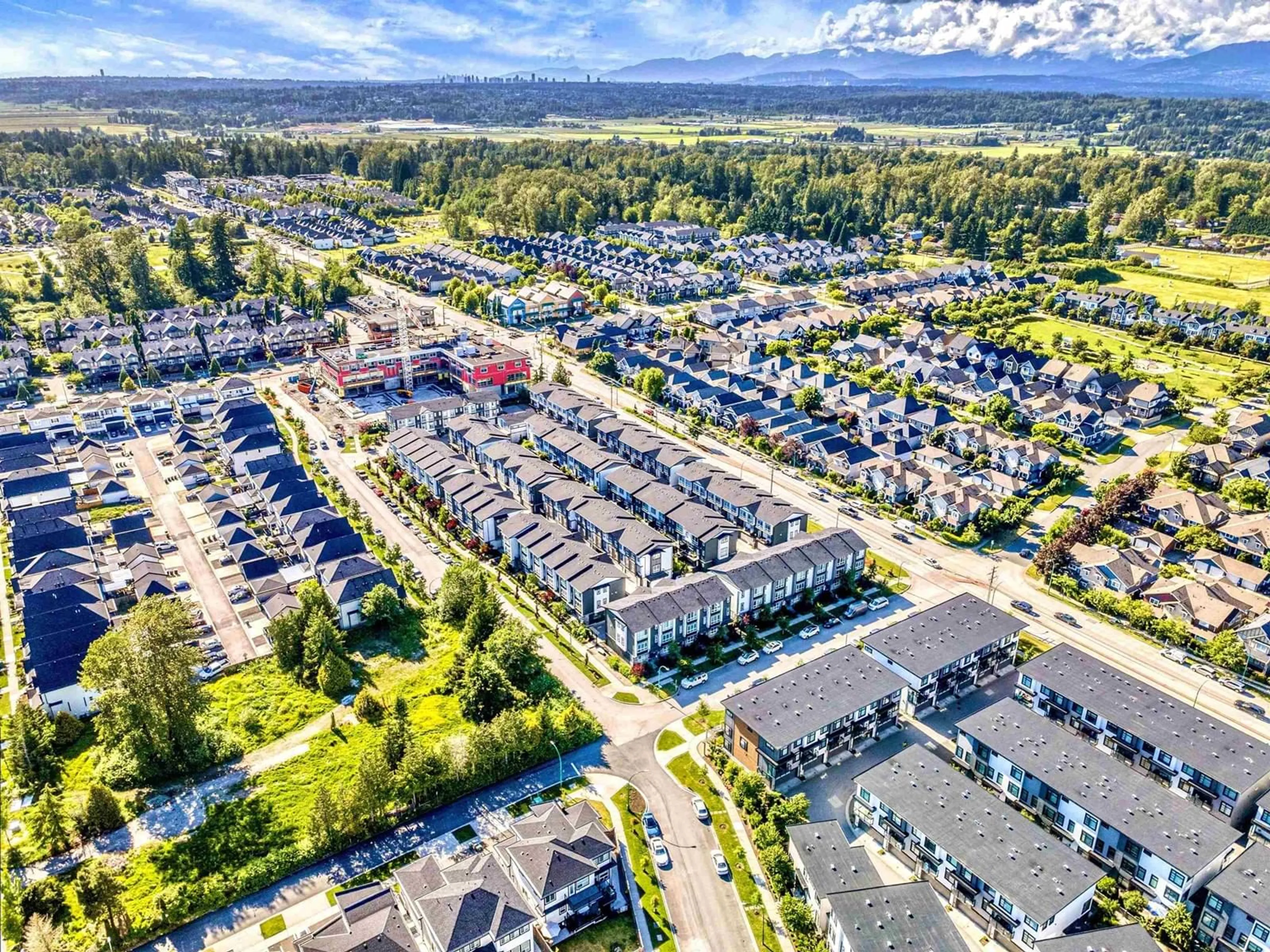 A pic from outside/outdoor area/front of a property/back of a property/a pic from drone, mountain view for 37 - 19255 ALOHA, Surrey British Columbia V4N6T8