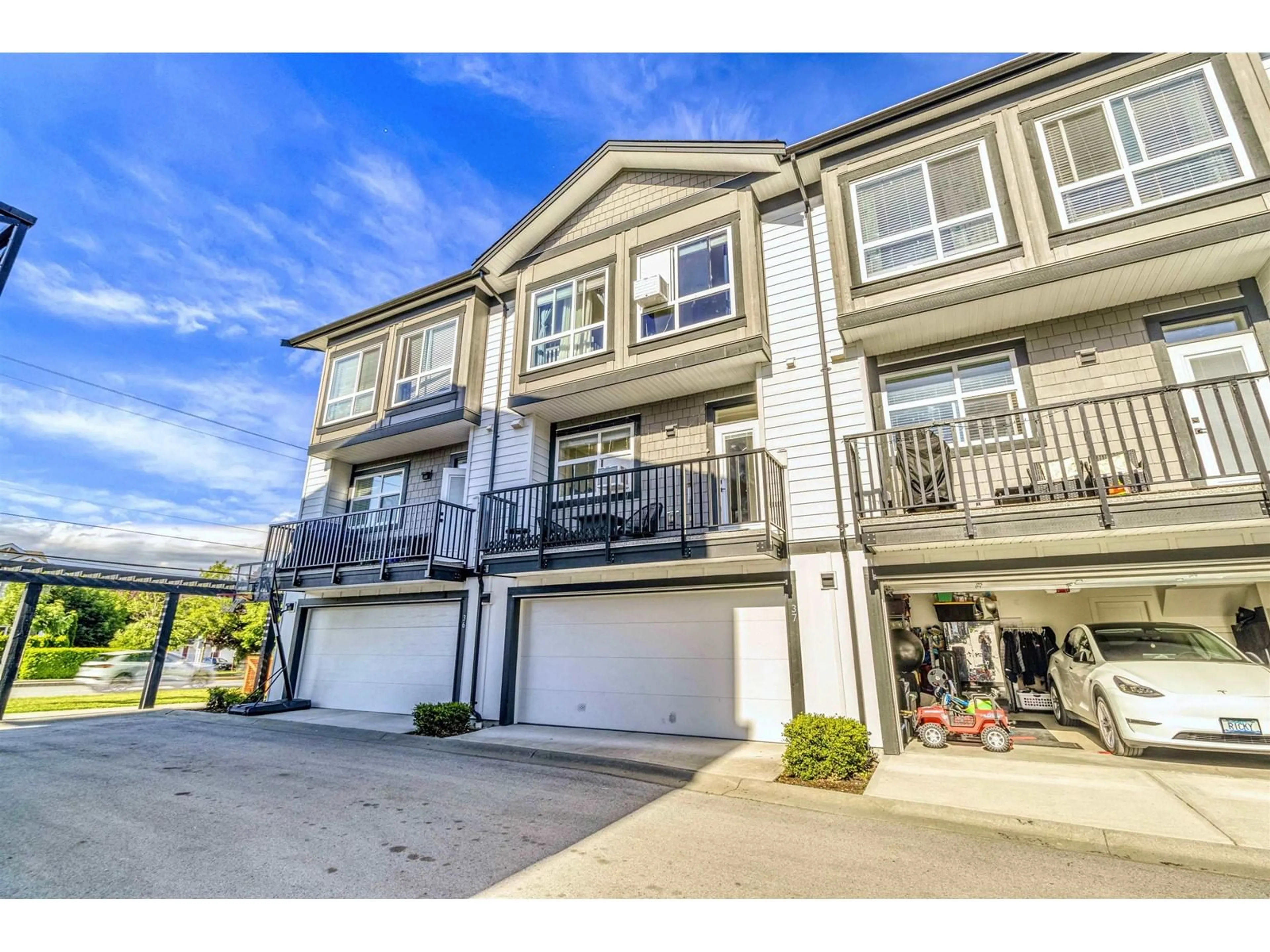 Unknown for 37 - 19255 ALOHA, Surrey British Columbia V4N6T8