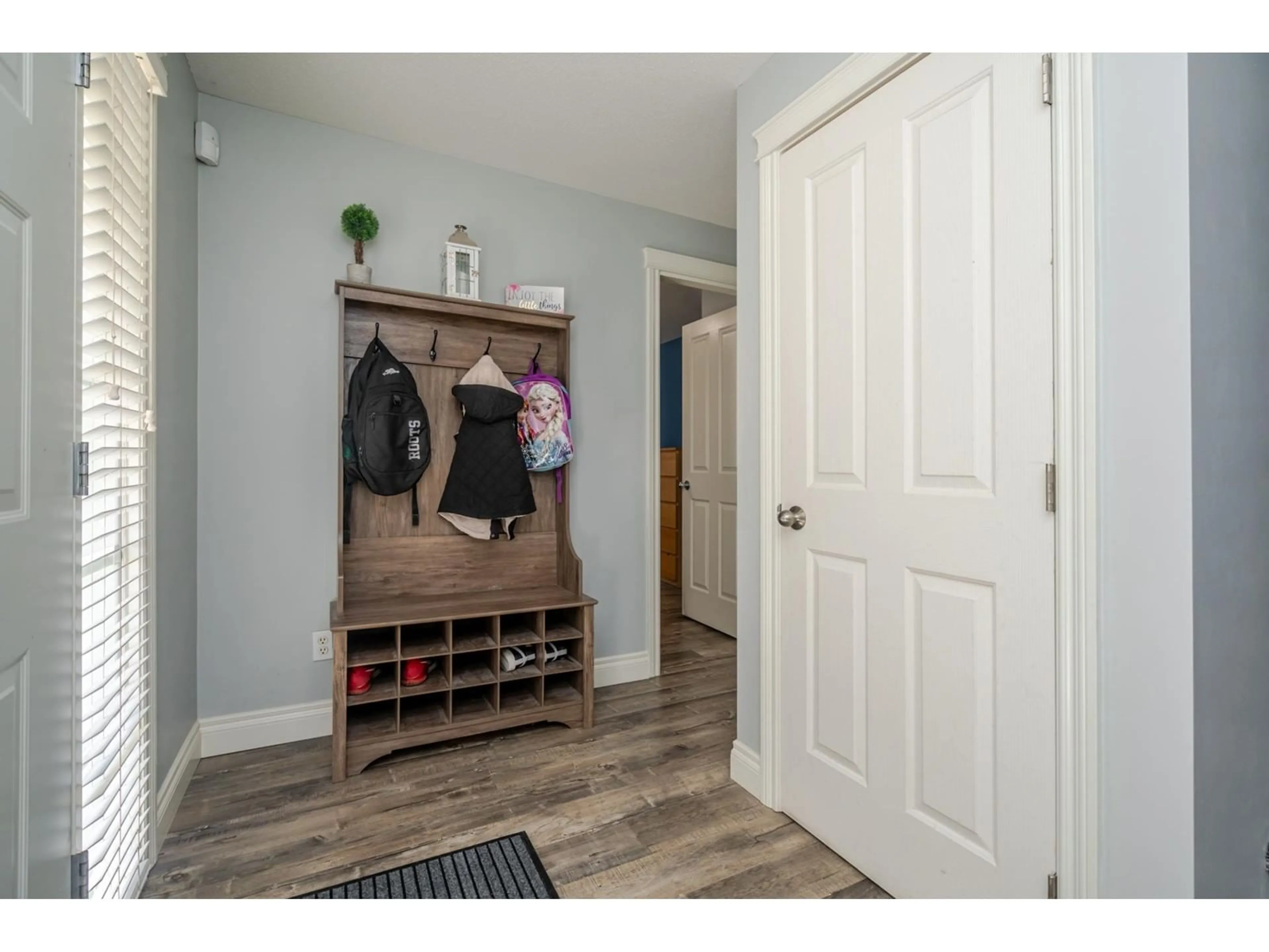 Indoor entryway for 34413 STONELEIGH, Abbotsford British Columbia V2S8N4