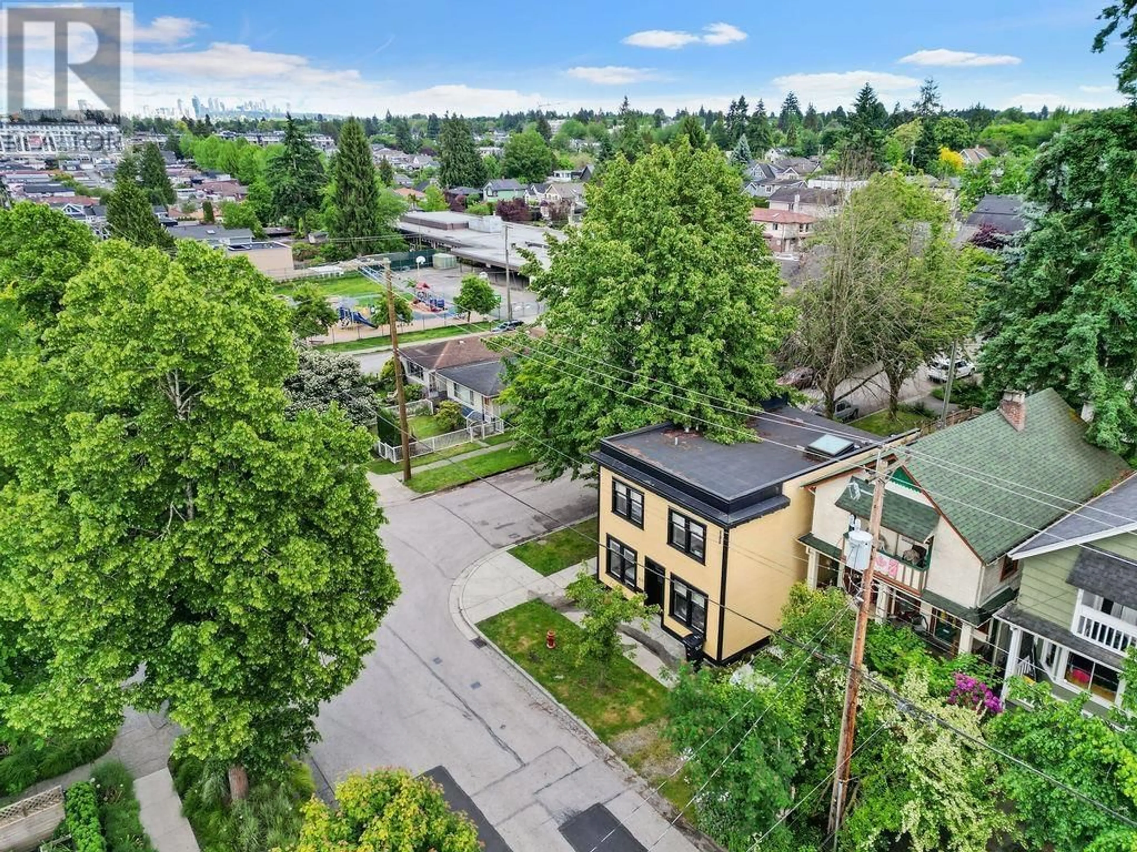 A pic from outside/outdoor area/front of a property/back of a property/a pic from drone, street for 374 28TH AVENUE, Vancouver British Columbia V5V2M7