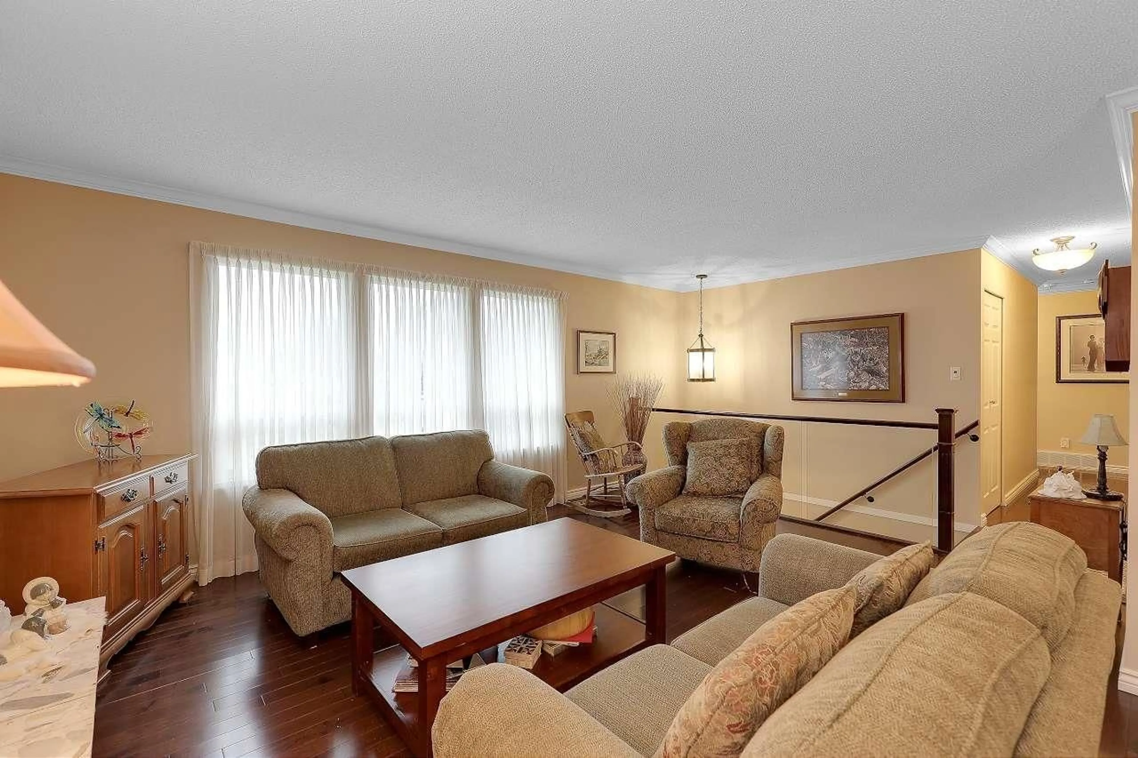 Living room with furniture, wood/laminate floor for 11429 79A, Delta British Columbia V4C1V1