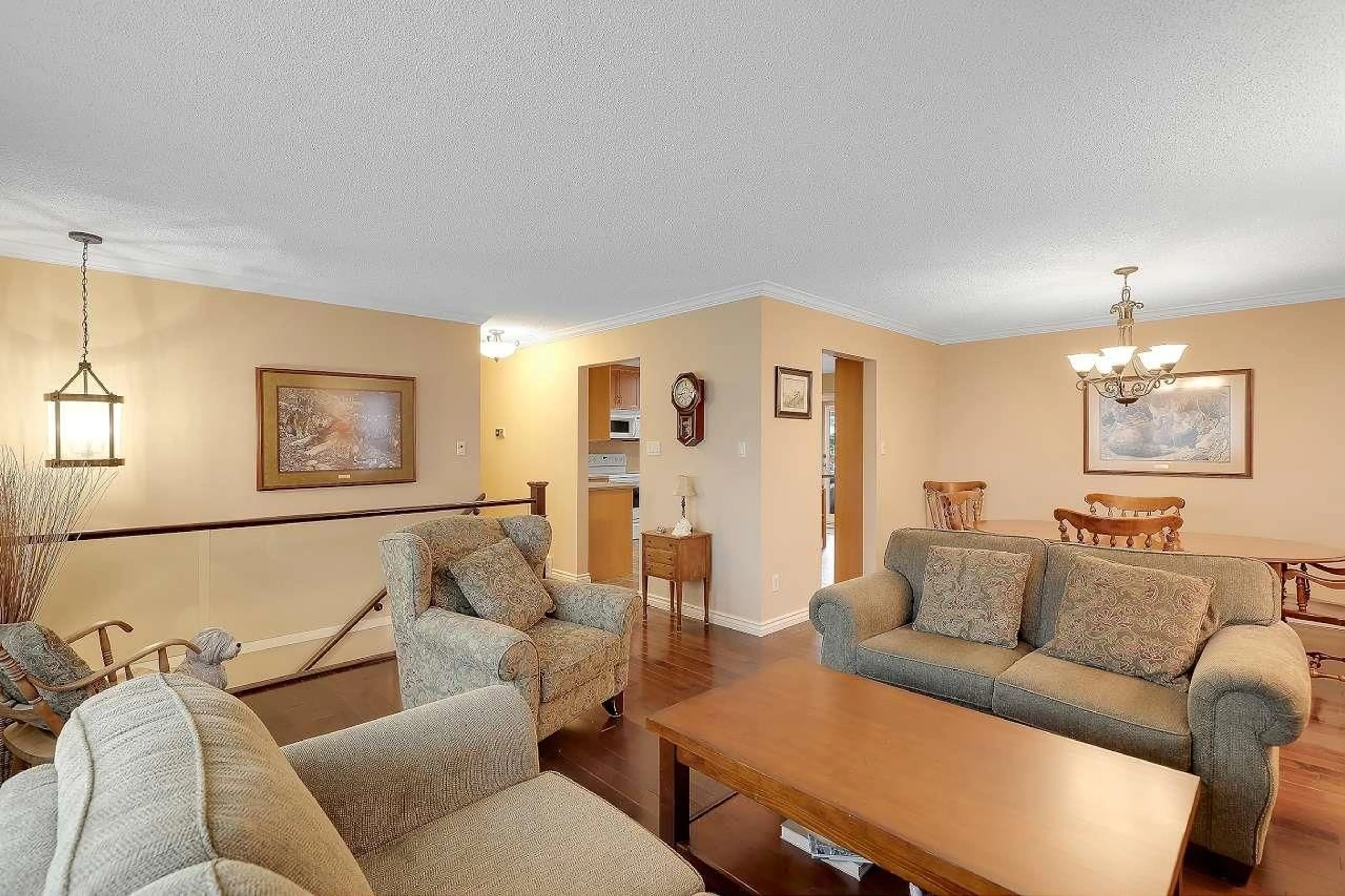 Living room with furniture, wood/laminate floor for 11429 79A, Delta British Columbia V4C1V1