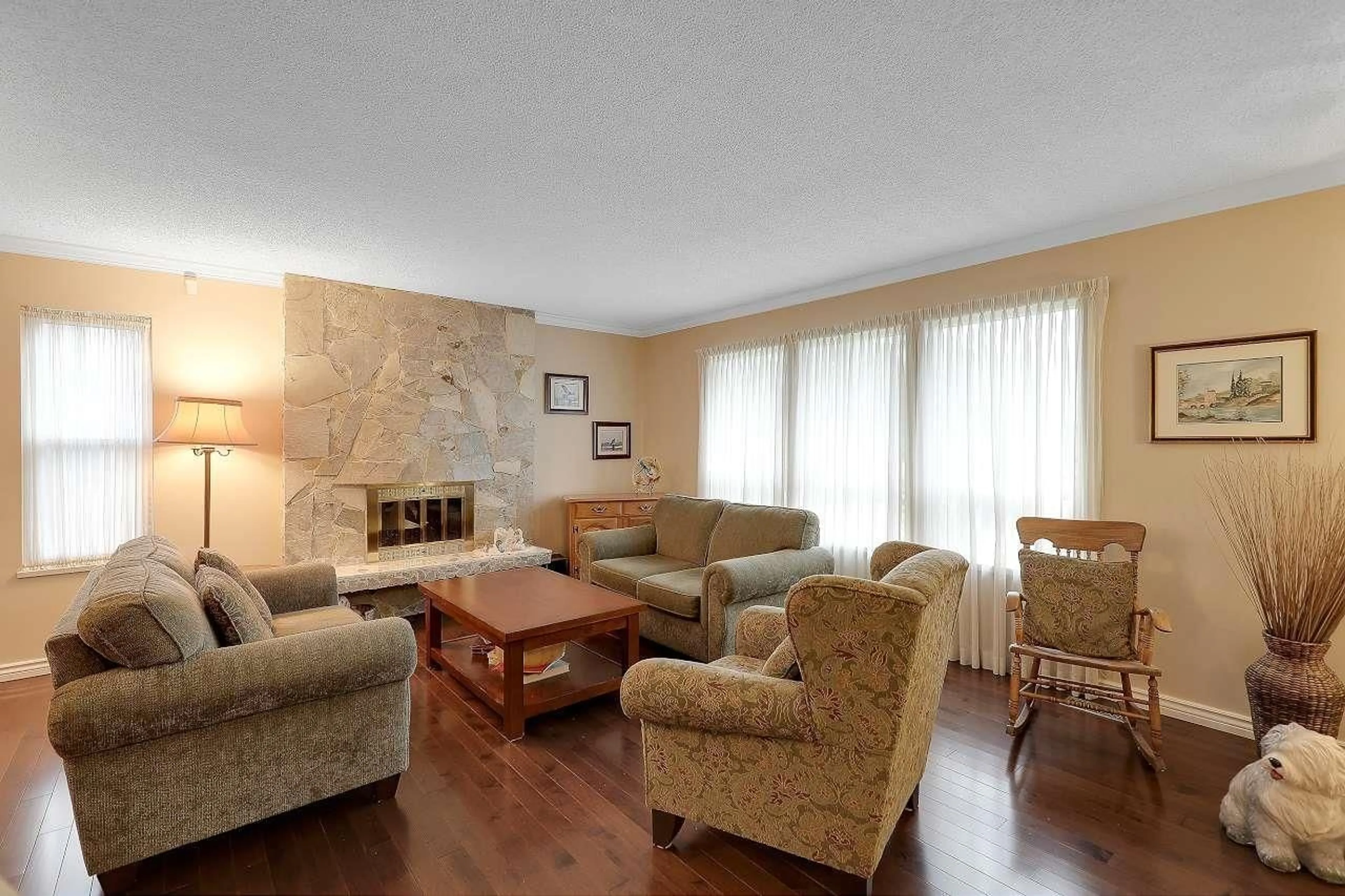 Living room with furniture, wood/laminate floor for 11429 79A, Delta British Columbia V4C1V1