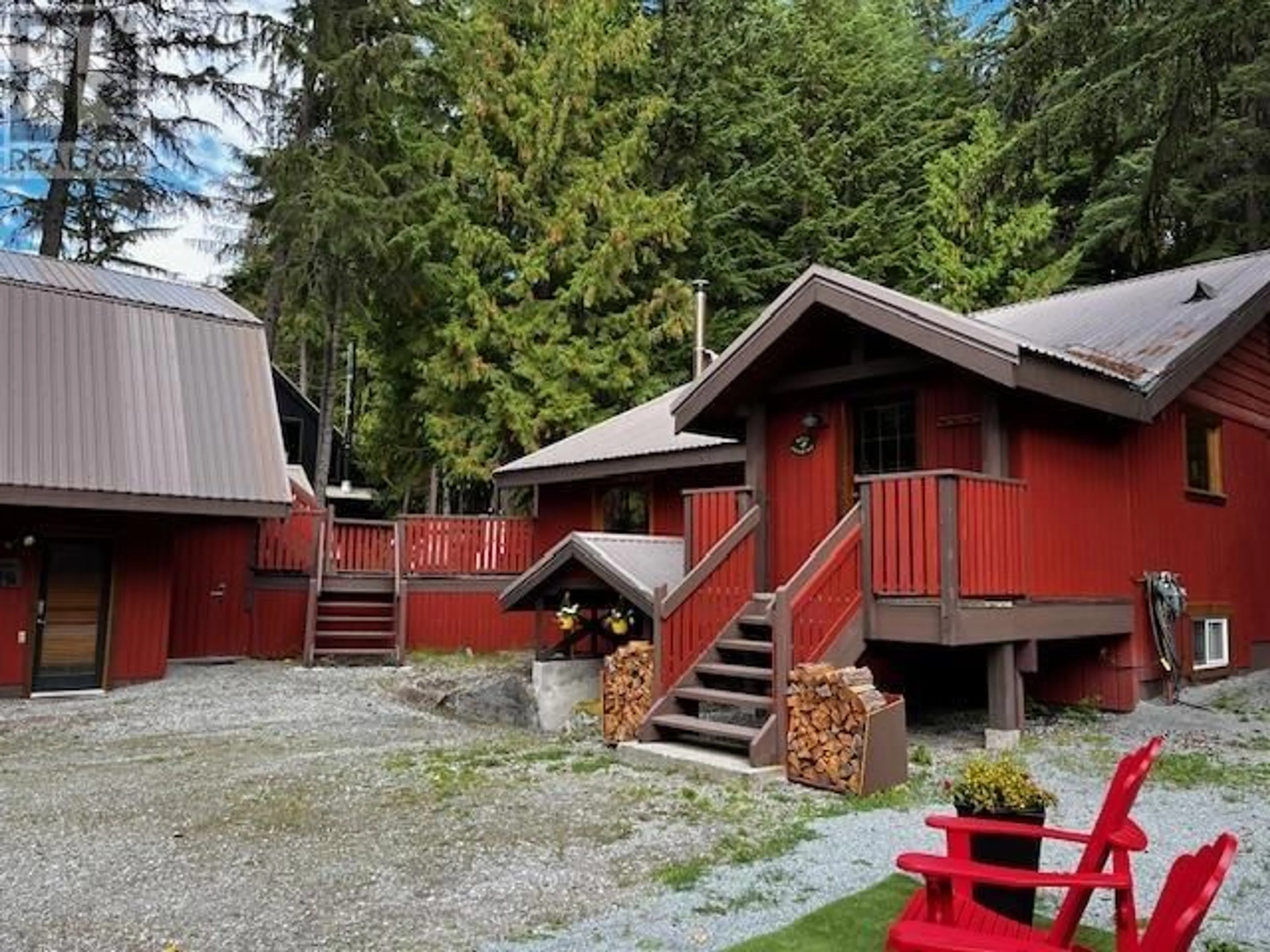 A pic from outside/outdoor area/front of a property/back of a property/a pic from drone, mountain view for 6554 BALSAM WAY, Whistler British Columbia V8E0C5
