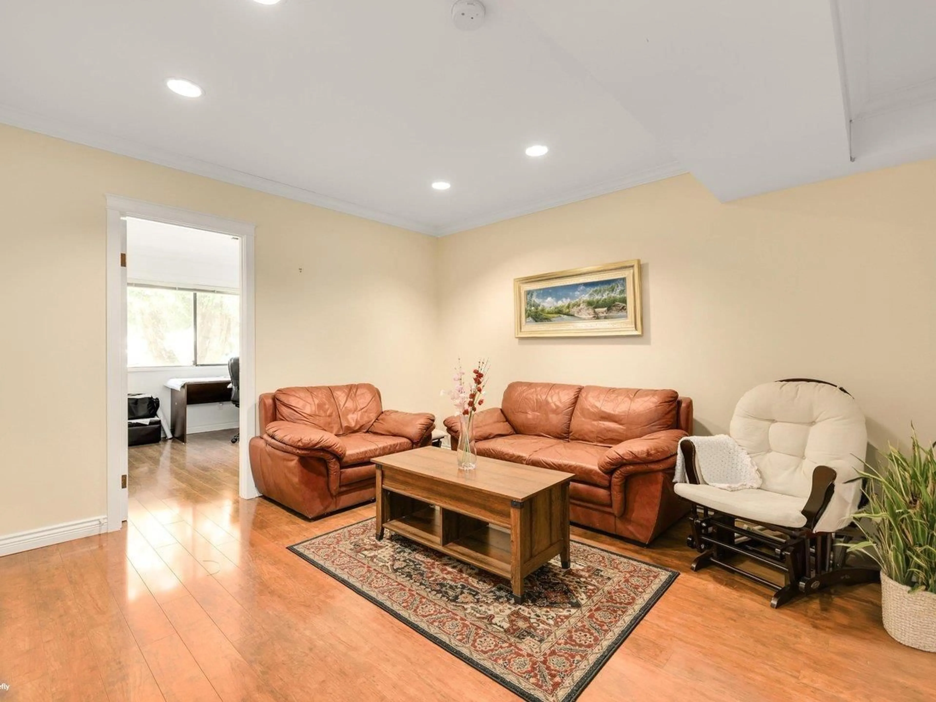 Living room with furniture, unknown for 14084 17B, Surrey British Columbia V4A6S8
