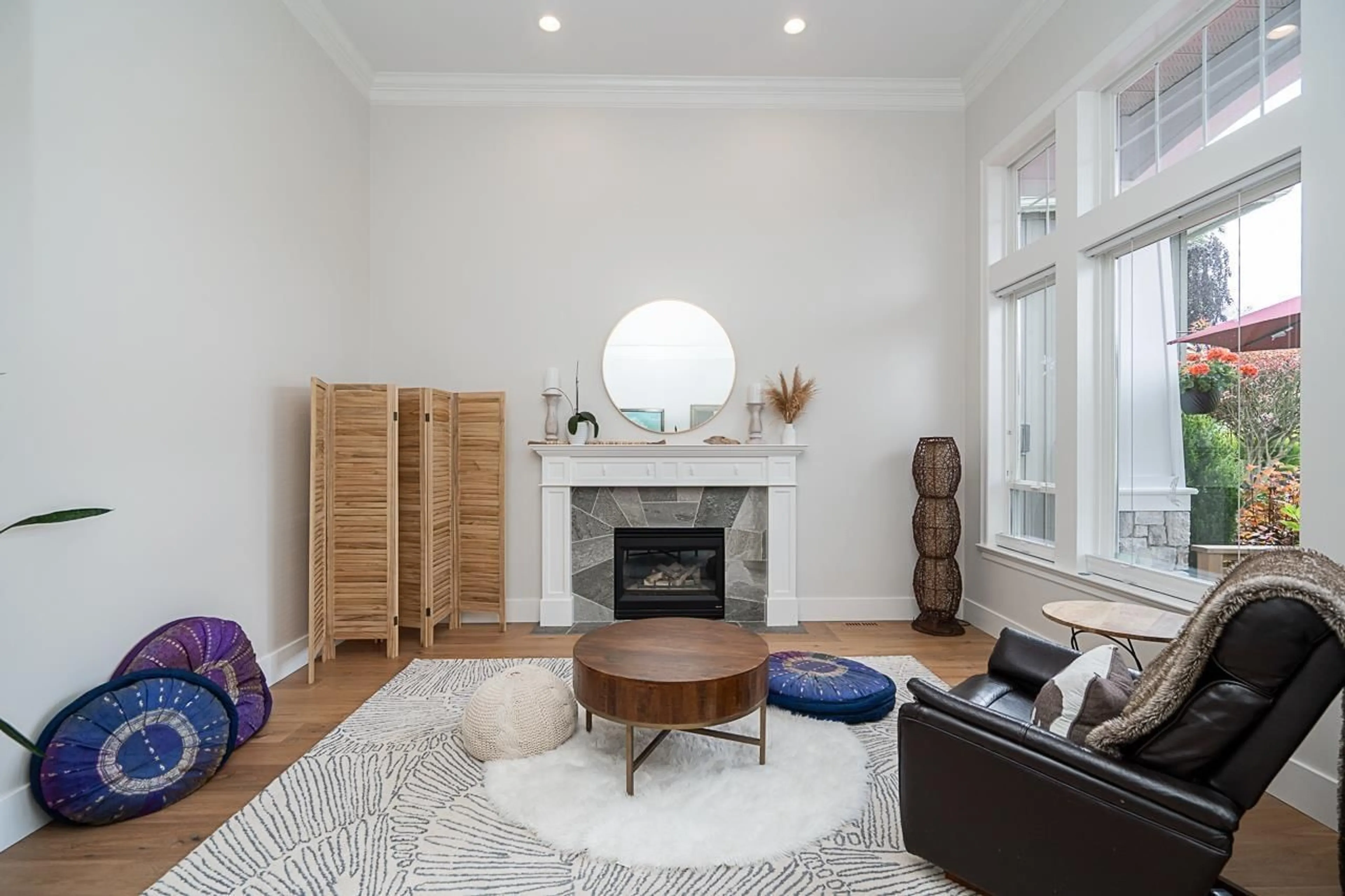 Living room with furniture, unknown for 15535 36B, Surrey British Columbia V3Z0H1