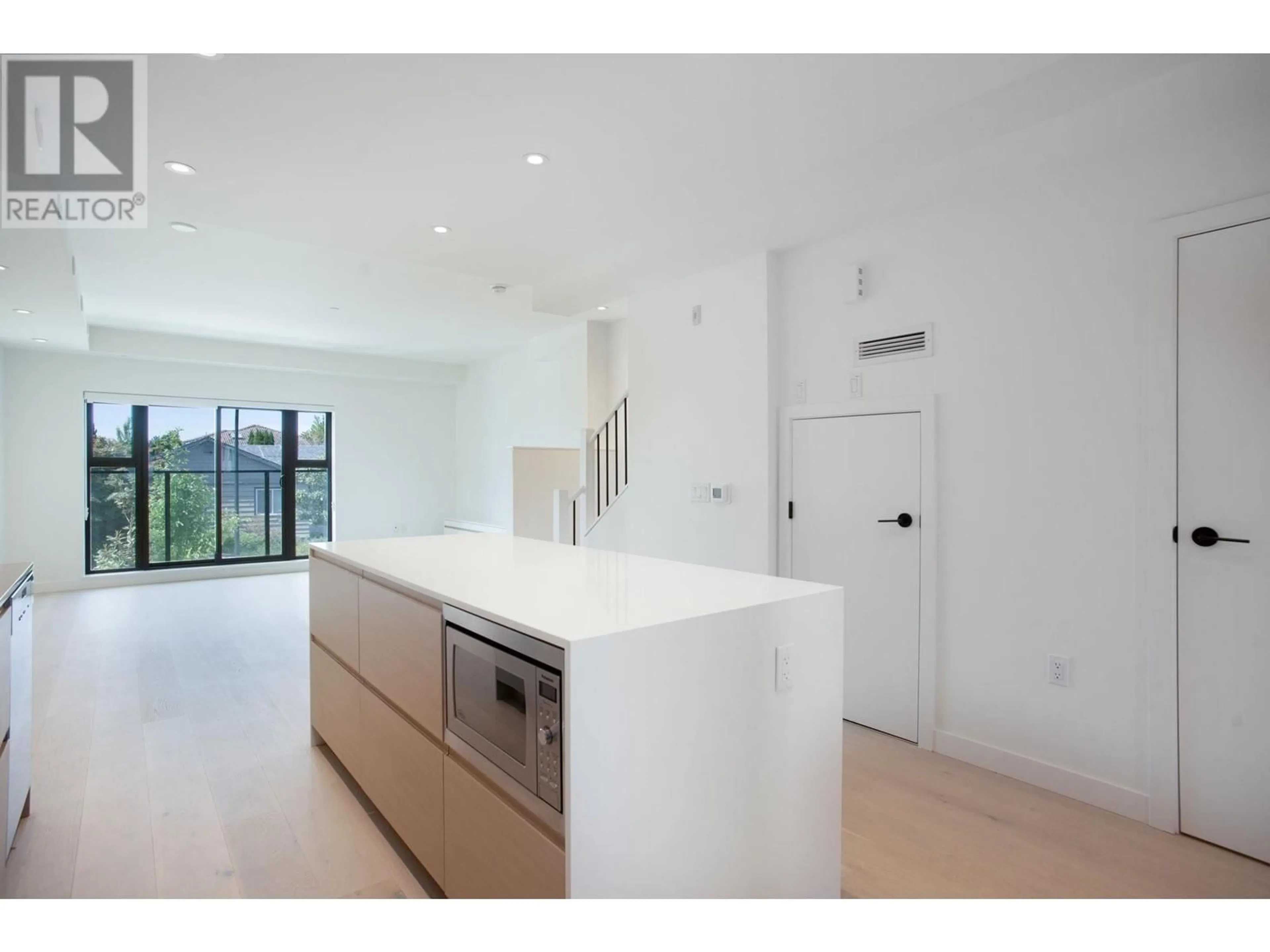 Open concept kitchen, unknown for 586 28TH AVENUE, Vancouver British Columbia V5Z2H1