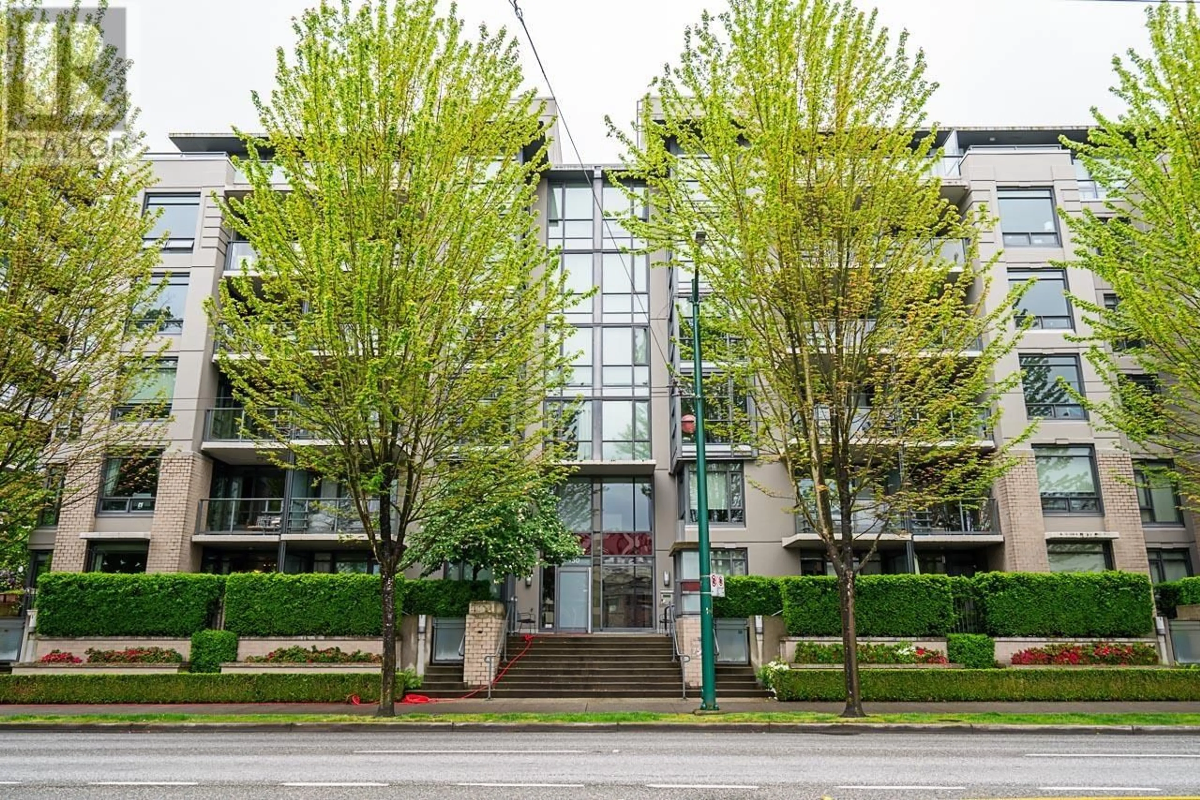 Indoor foyer for 310 - 750 12TH AVENUE, Vancouver British Columbia V5Z0A3
