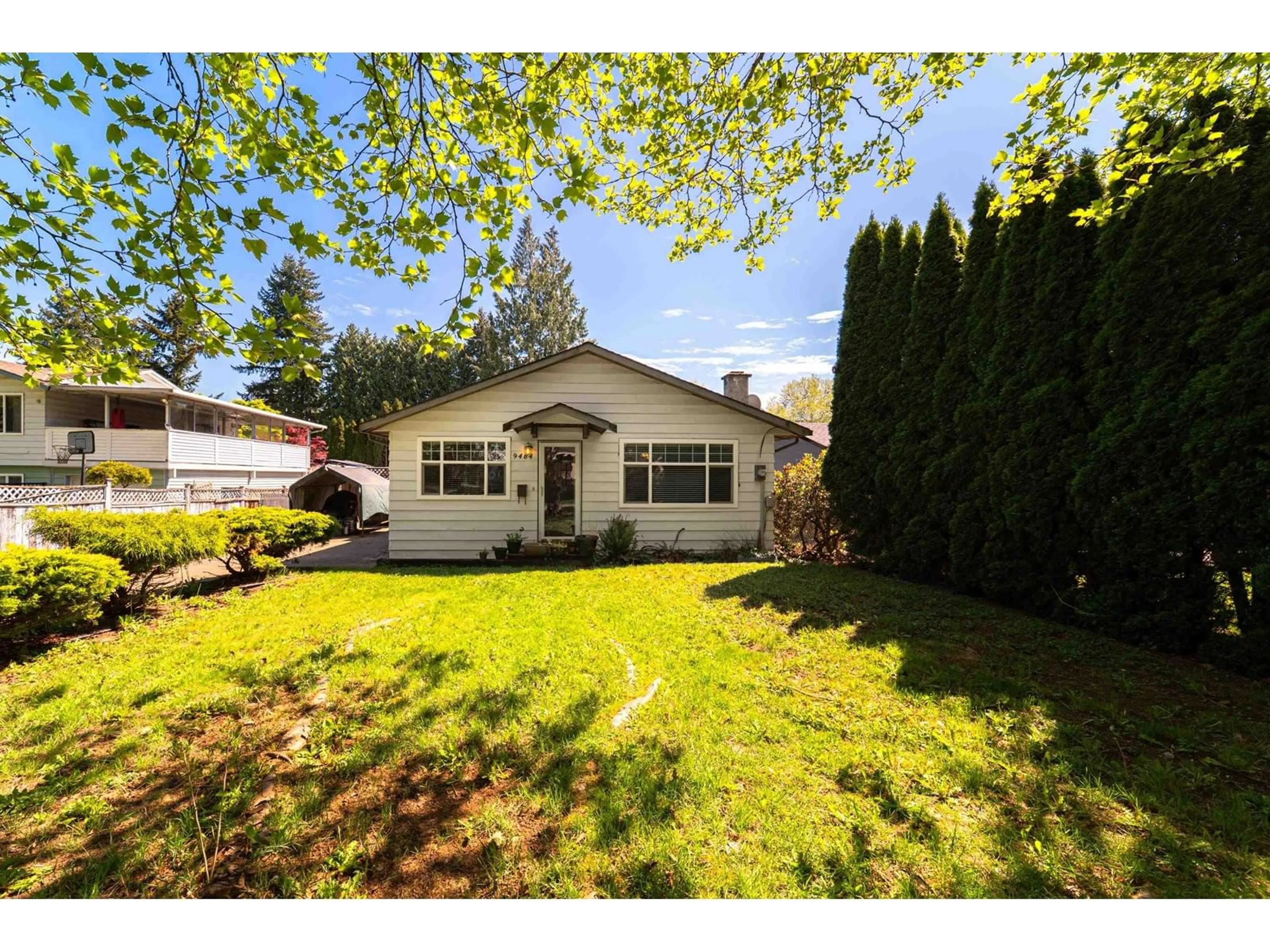 Home with vinyl exterior material, street for 9484 133A, Surrey British Columbia V3V6P4
