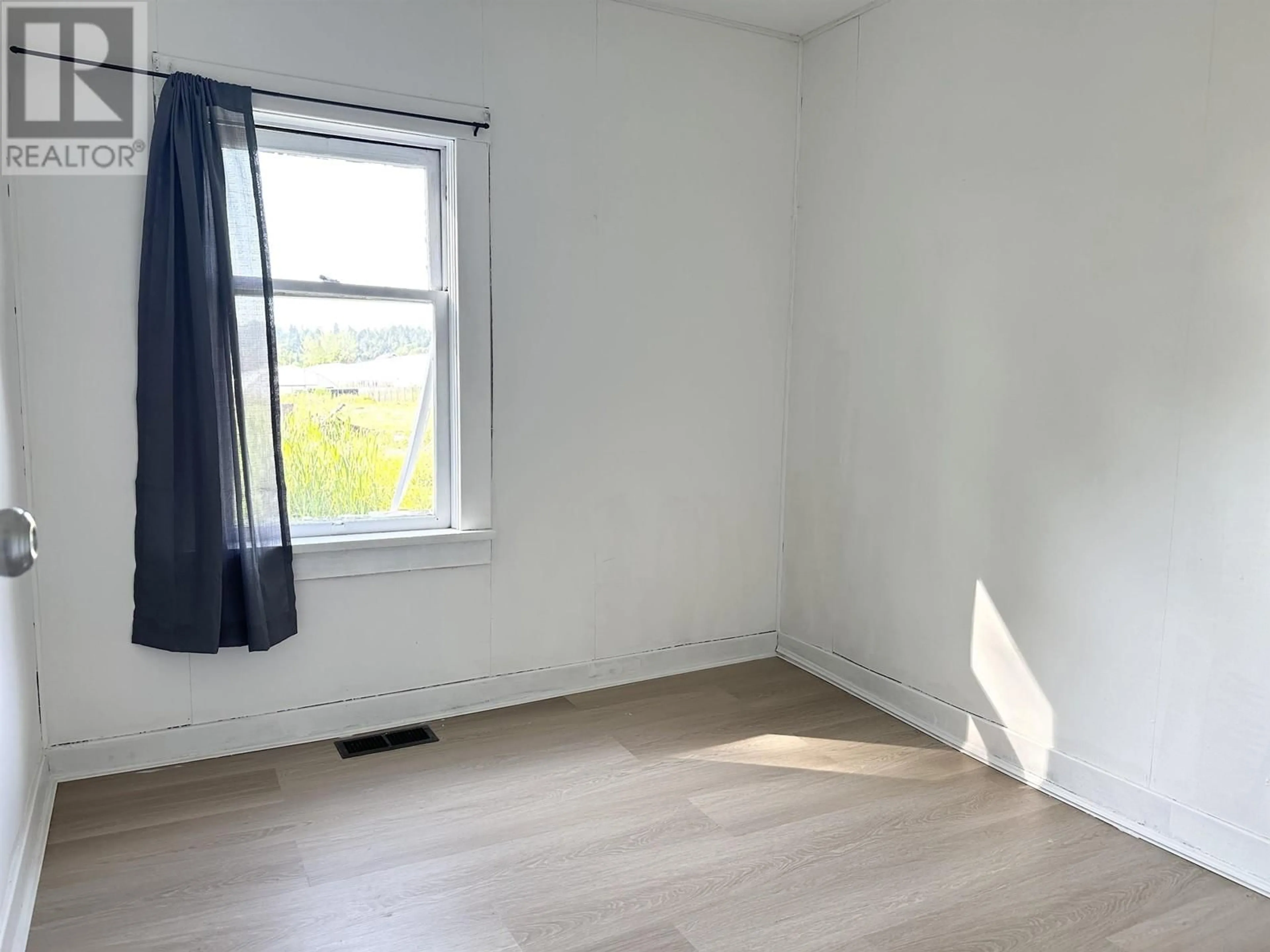 A pic of a room for 6063 9TH AVENUE, Burnaby British Columbia V3N2T4