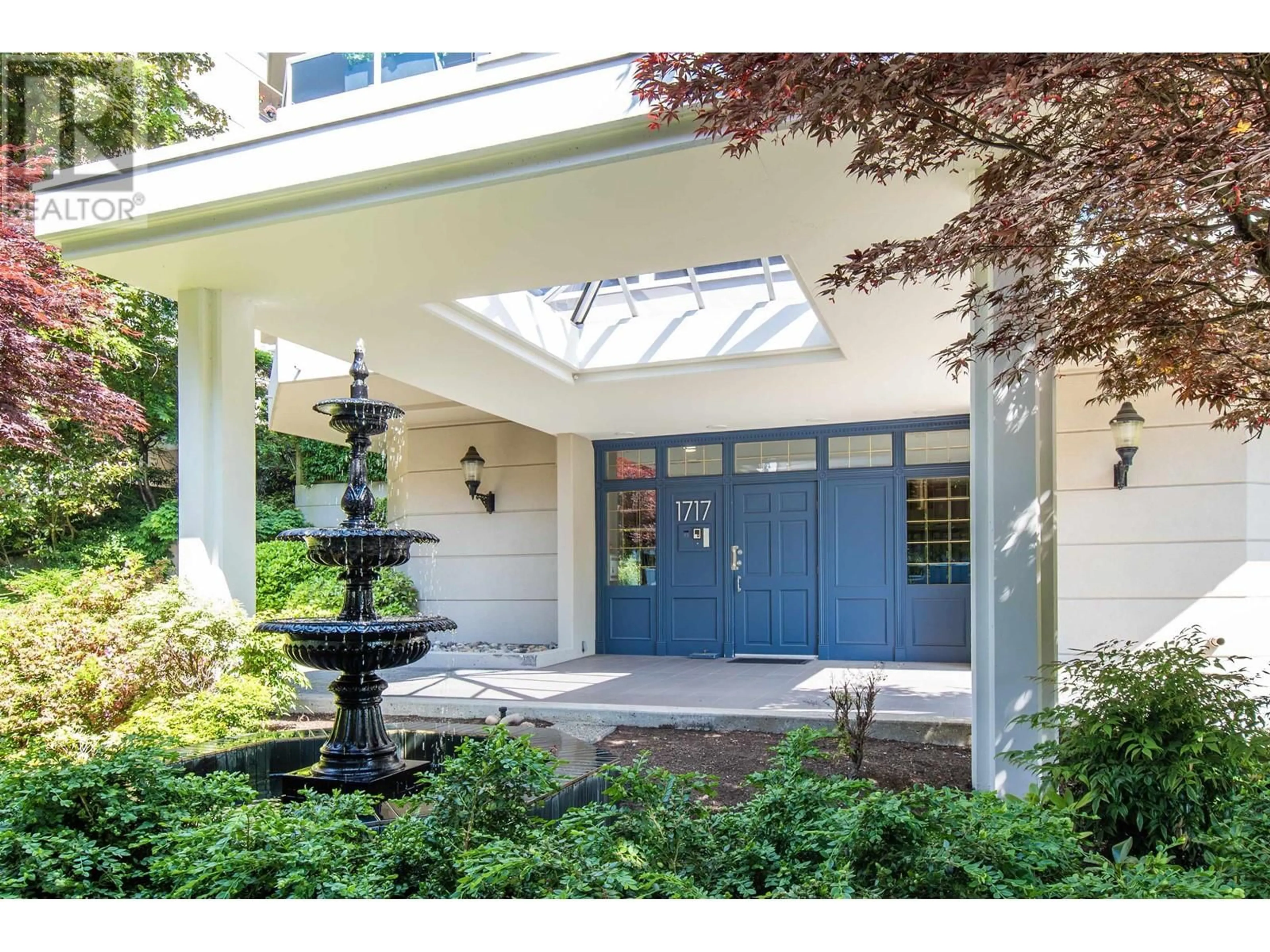 Indoor entryway for 1 - 1717 DUCHESS AVENUE, West Vancouver British Columbia V7V1P8