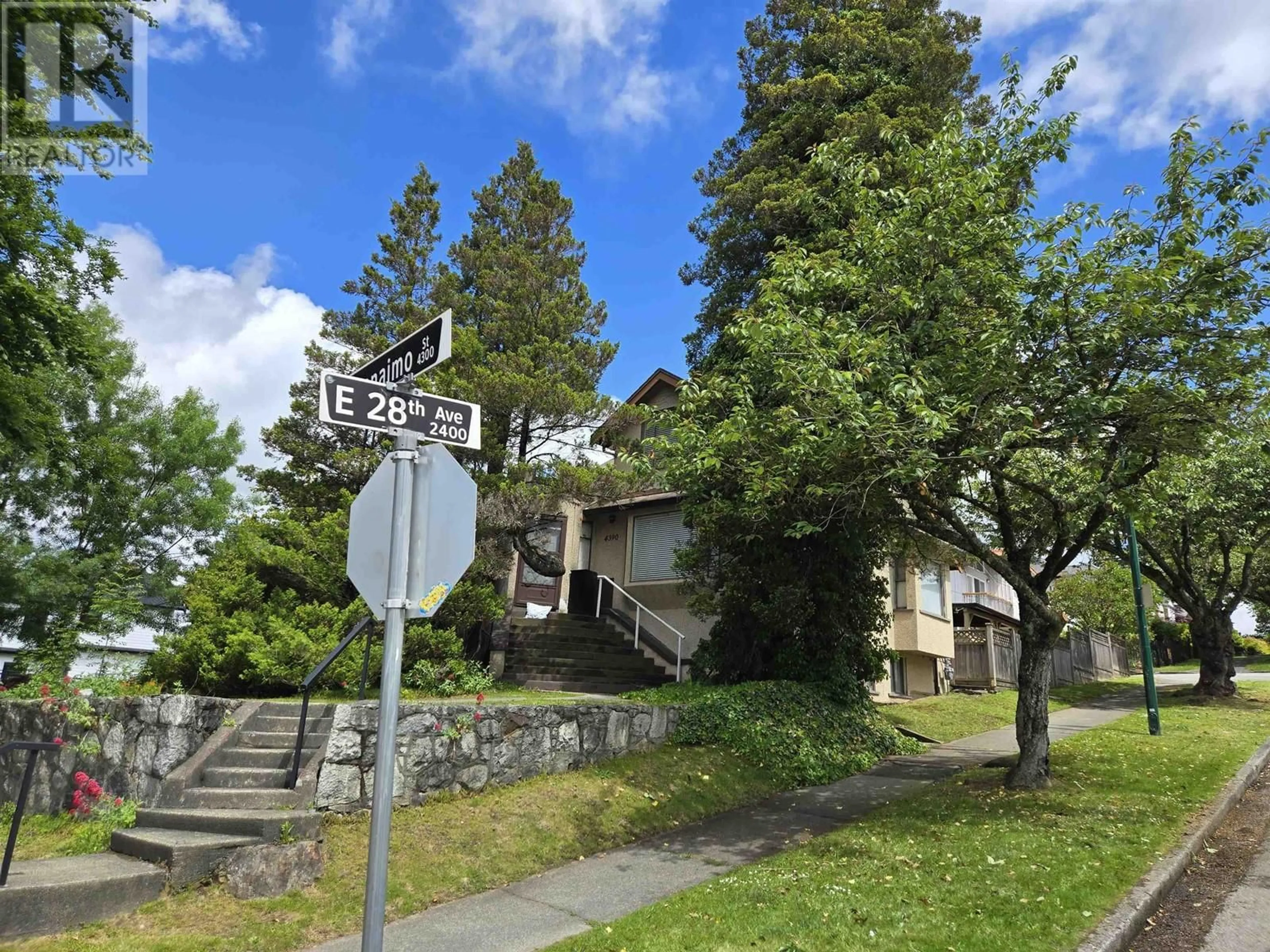 A pic from outside/outdoor area/front of a property/back of a property/a pic from drone, street for 4390 NANAIMO STREET, Vancouver British Columbia V5N5J1