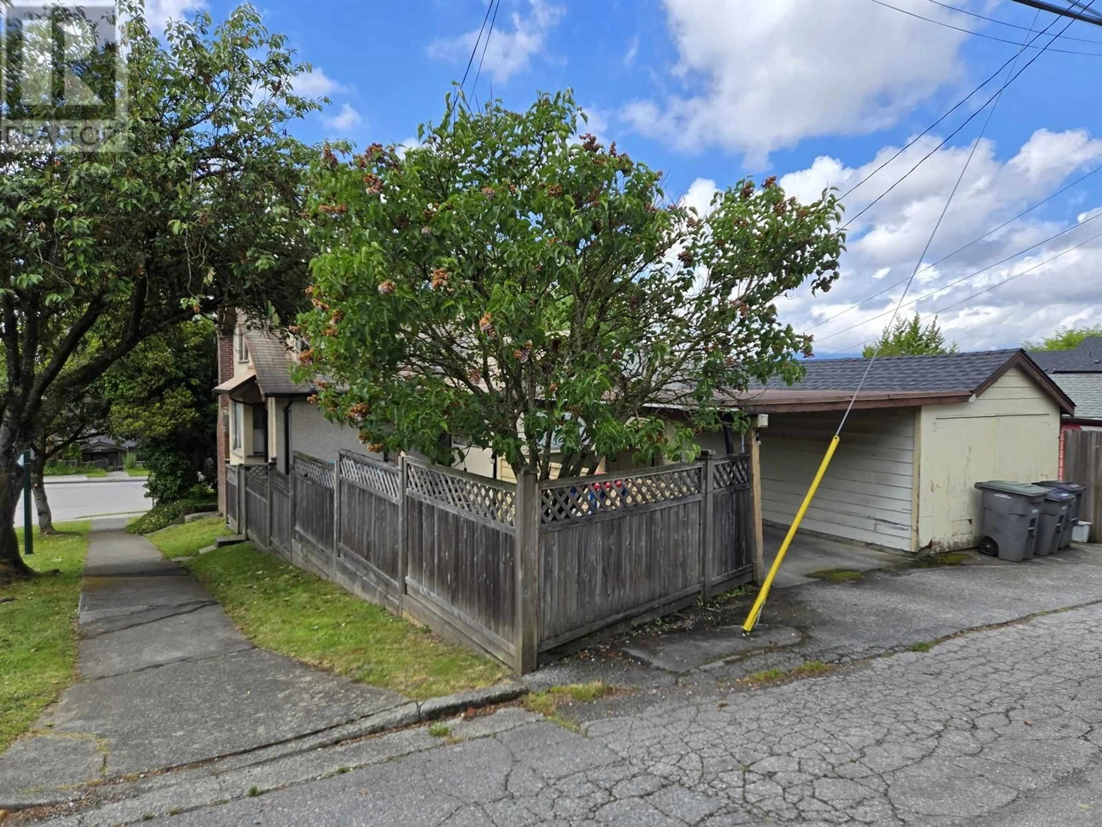 A pic from outside/outdoor area/front of a property/back of a property/a pic from drone, street for 4390 NANAIMO STREET, Vancouver British Columbia V5N5J1