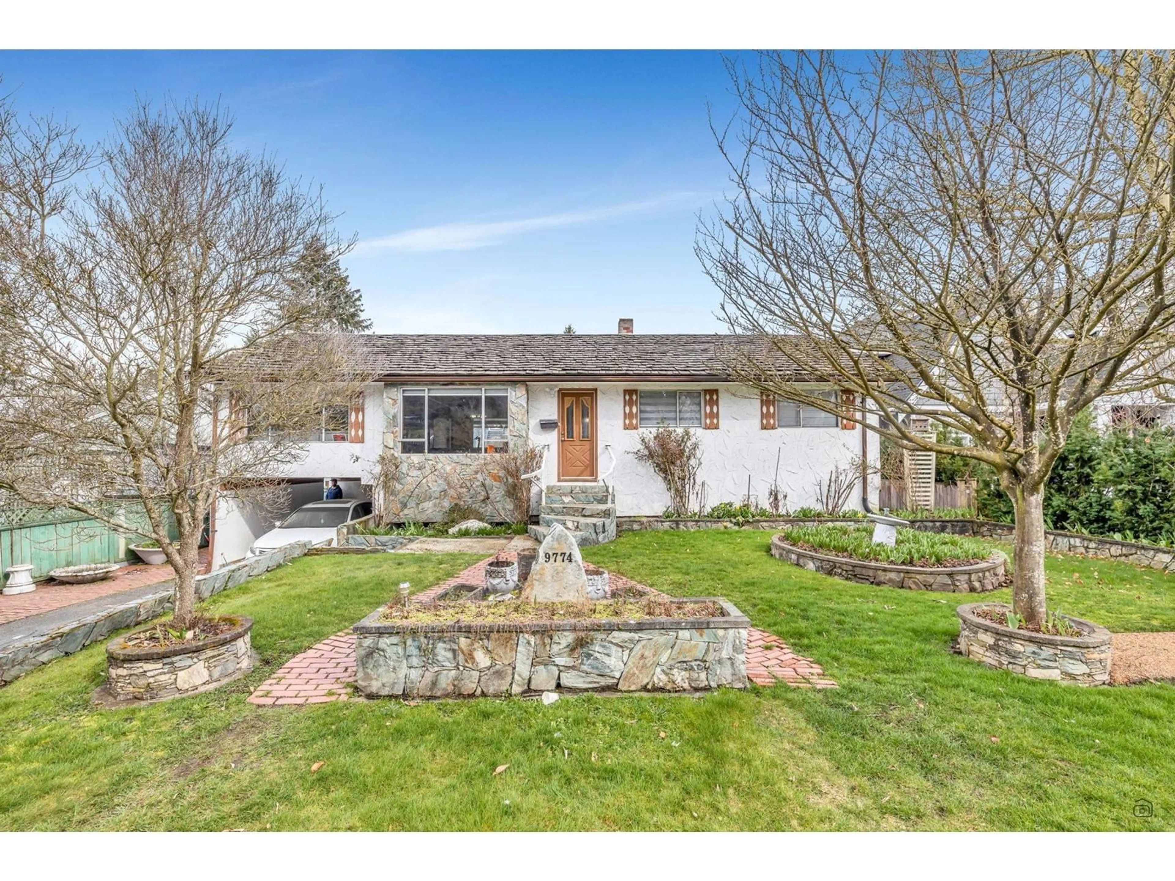 A pic from outside/outdoor area/front of a property/back of a property/a pic from drone, street for 9774 131A, Surrey British Columbia V3T3R3